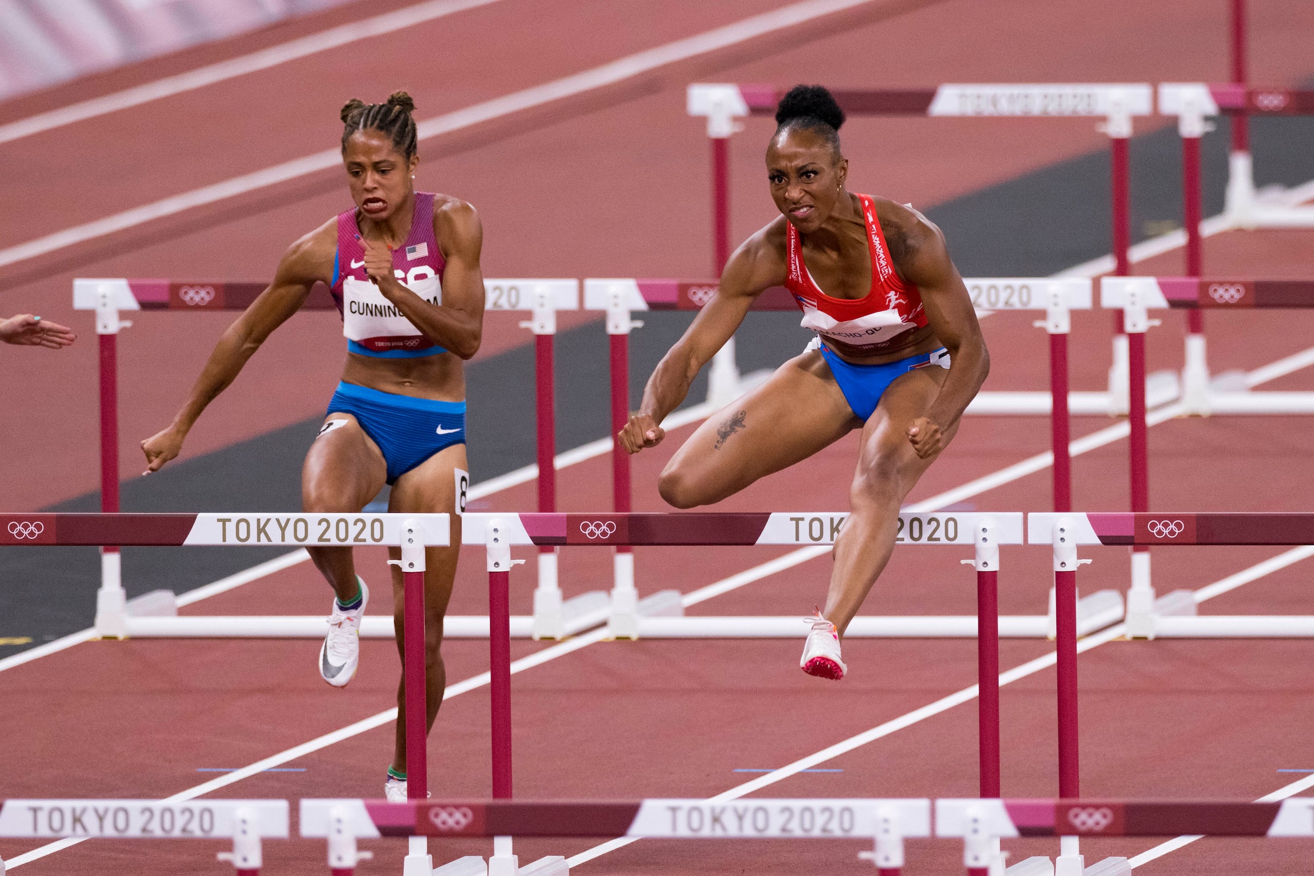 Jasmine Camacho-Quinn pasa a la final de los 100 metros con vallas con tiempo de 12.26 segundos, lo que representa un récord olímpico. Tras la carrera estaba emocionada por haber podido pasar sin tropiezos la semifinal. Y sorprendida de haber establecido una nueva marca olímpica, destacando que pensaba que los récords solo valían si era de una prueba final.