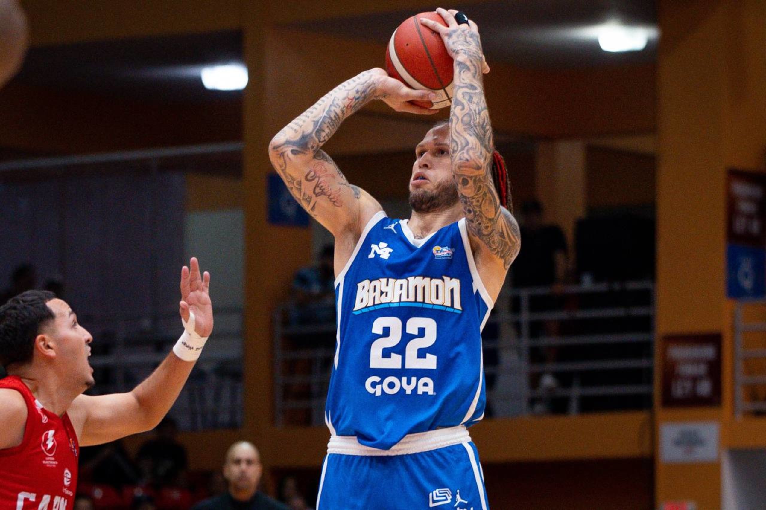 El canastero de los Vaqueros de Bayamón, Benito Santiago, lideró la ofensiva de los campeones el viernes ante Ponce al colar 19 puntos.