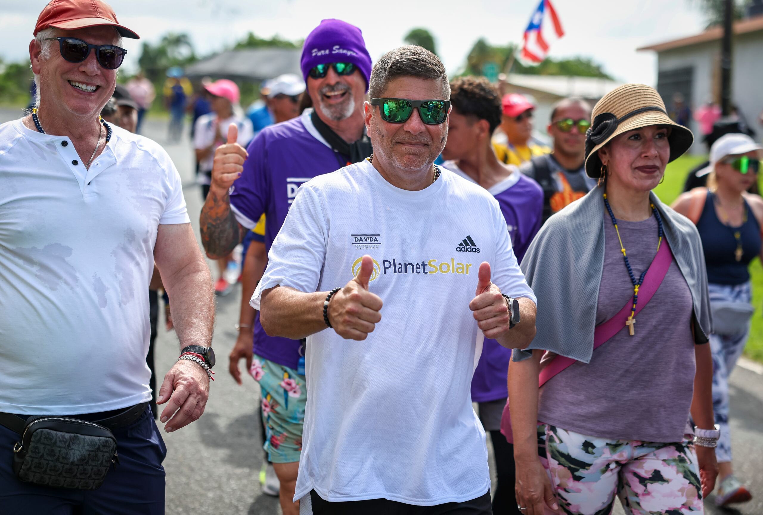 Raymond Arrieta a su llegada al Barrio Beatriz en Caguas en su tercer día la caminata "Da Vida".