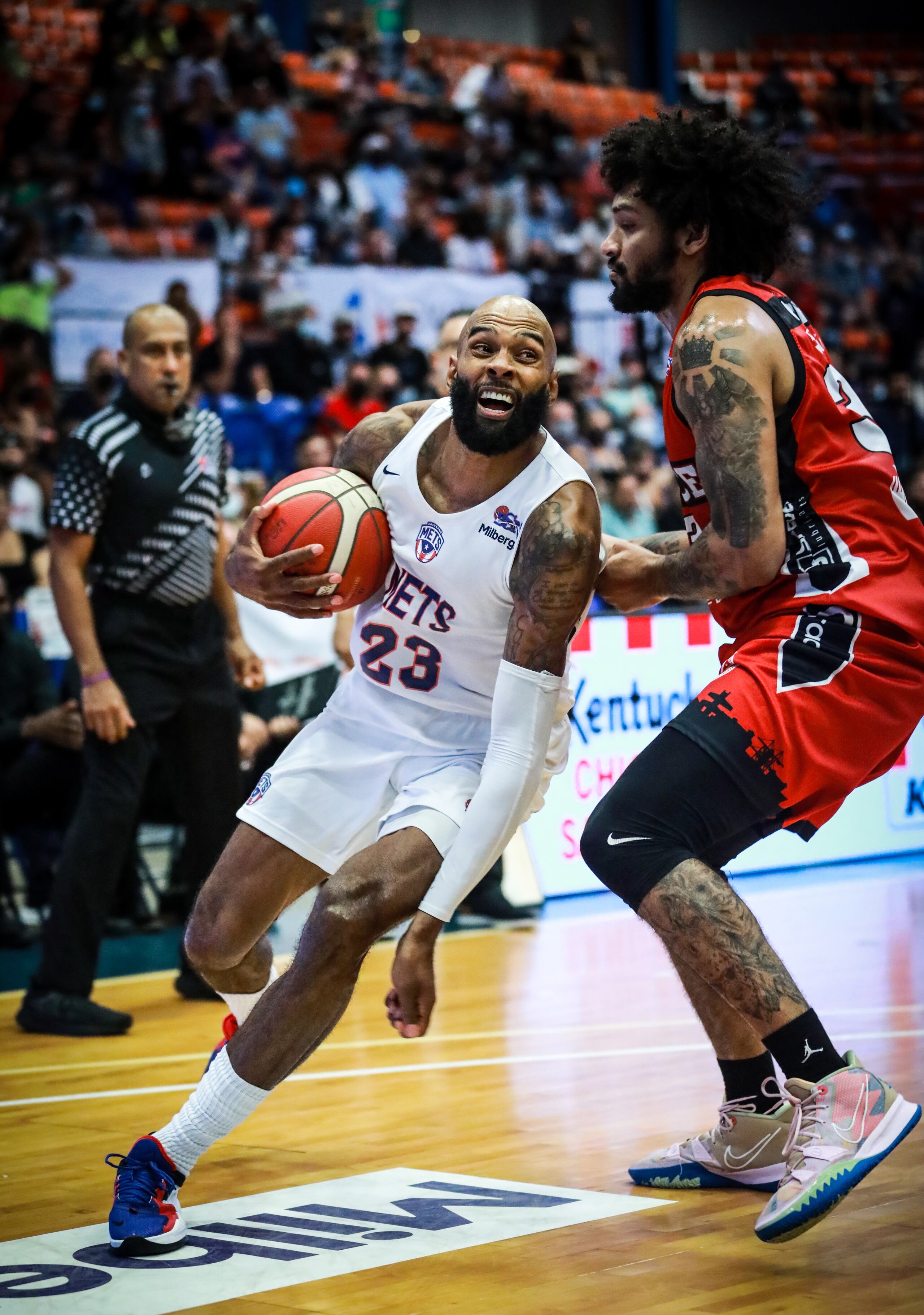 El canastero de los Mets de Guaynabo, Tony Bishop, encestó 16 puntos en la primera mitad y acabó el partido con 26 puntos.