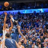 Durant rompe empate y da victoria a Suns sobre Mavericks