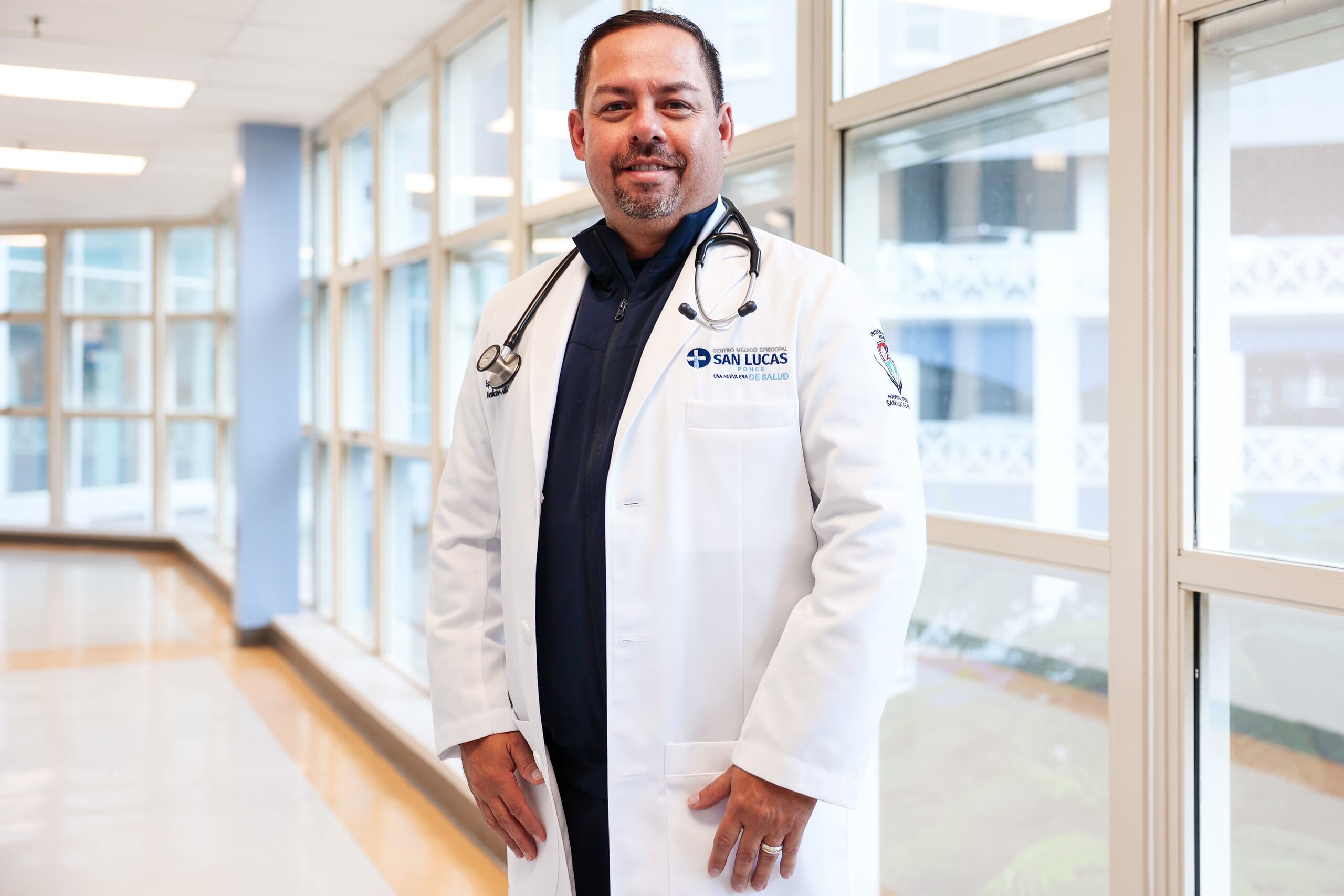Doctor Rafael Espinet Pérez, médico internista en el Centro Médico Episcopal San Lucas (CMESL).