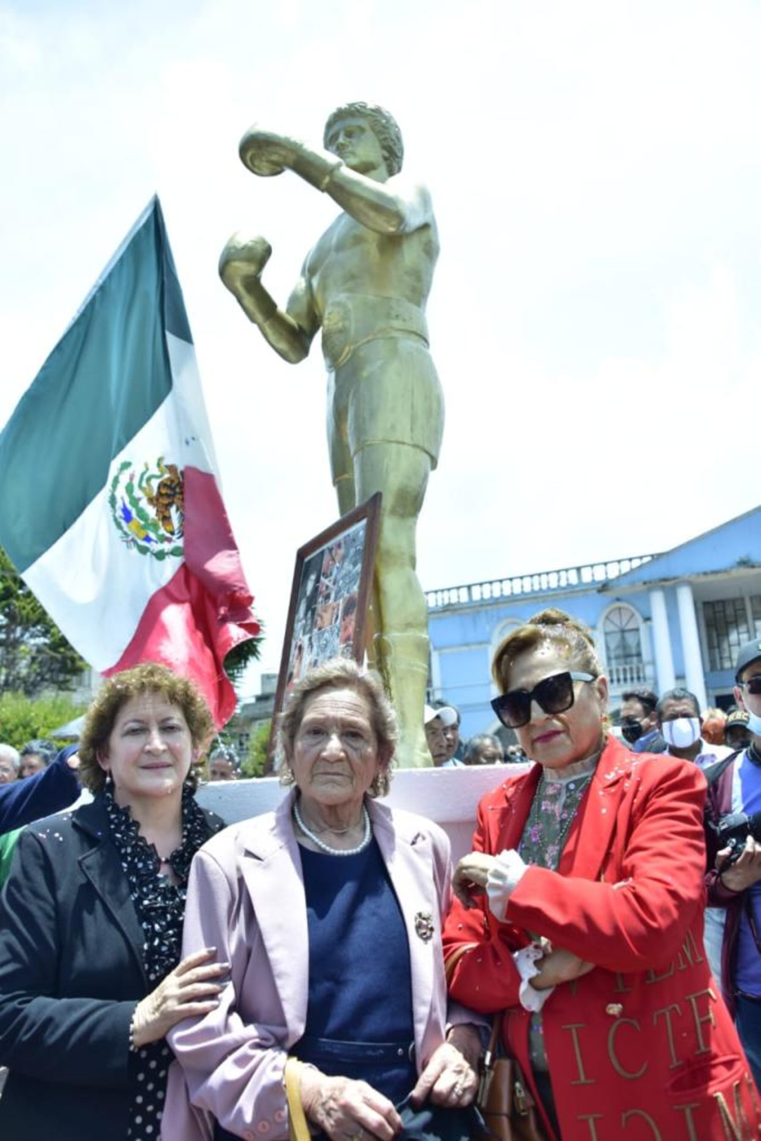 María Elena Narváez, madre de Salvador Sánchez, estuvo presente en la ceremonia. (CMB)