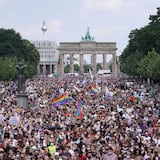 Unas 65,000 personas marchan a favor de los derechos LGBTQ+ en Berlín