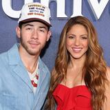 Shakira reta a Nick Jonas a bailar salsa y queda sorprendida