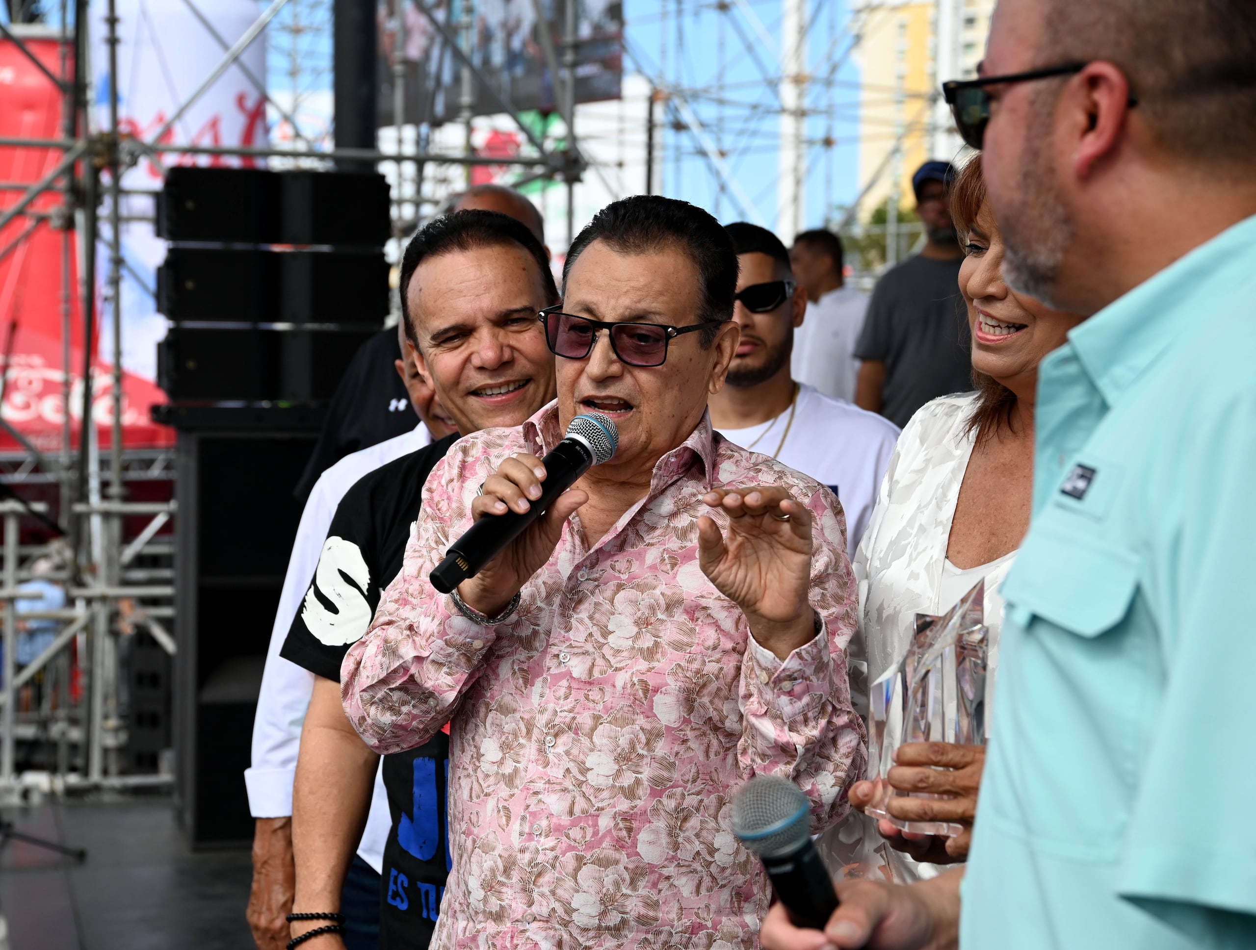 Ismael Miranda subió a la tarima para recibir el premio Estrella.