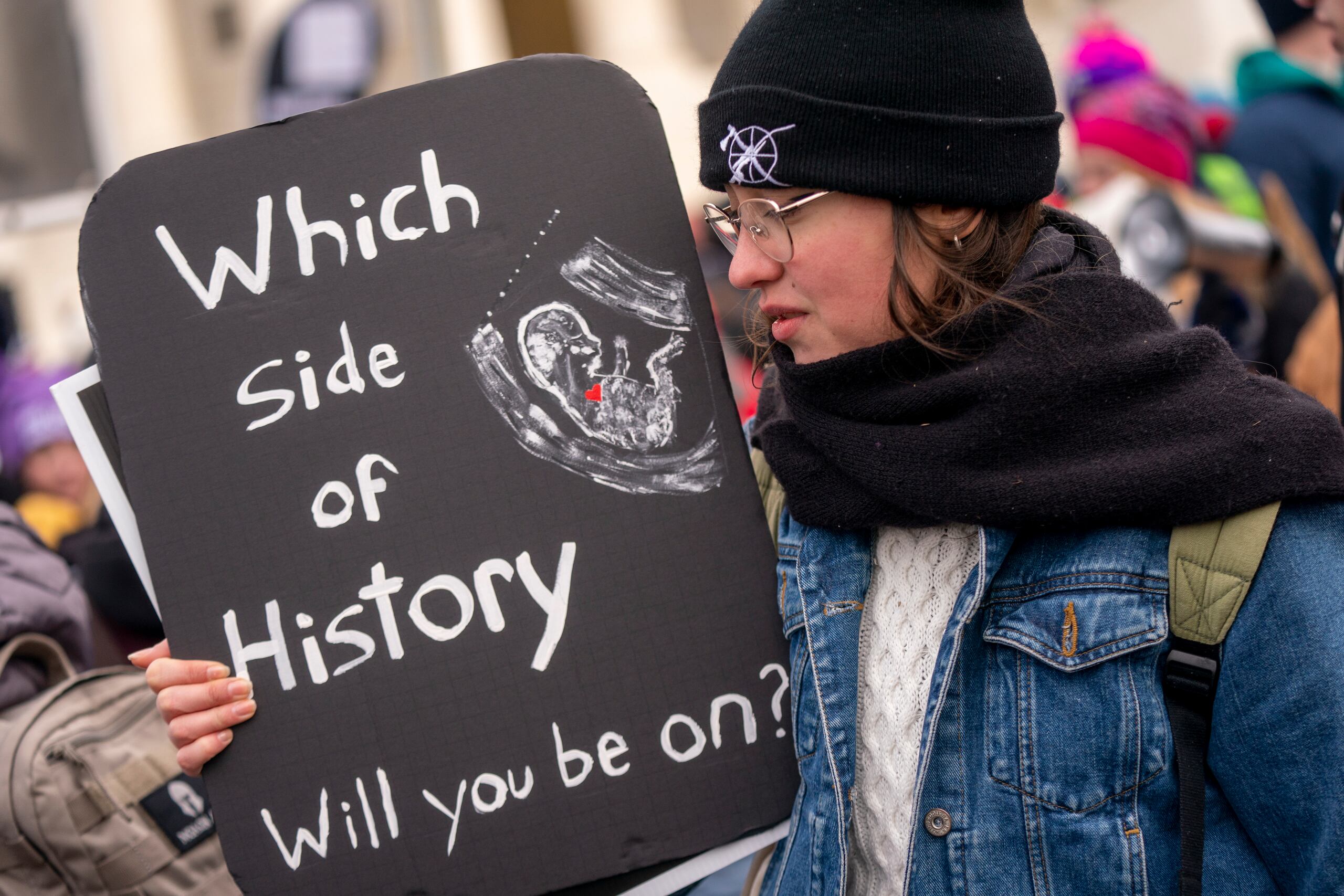 El Tribunal Supremo de Estados Unidos retiró en junio las protecciones federales al derecho del aborto. (EFE/Shawn Thew)