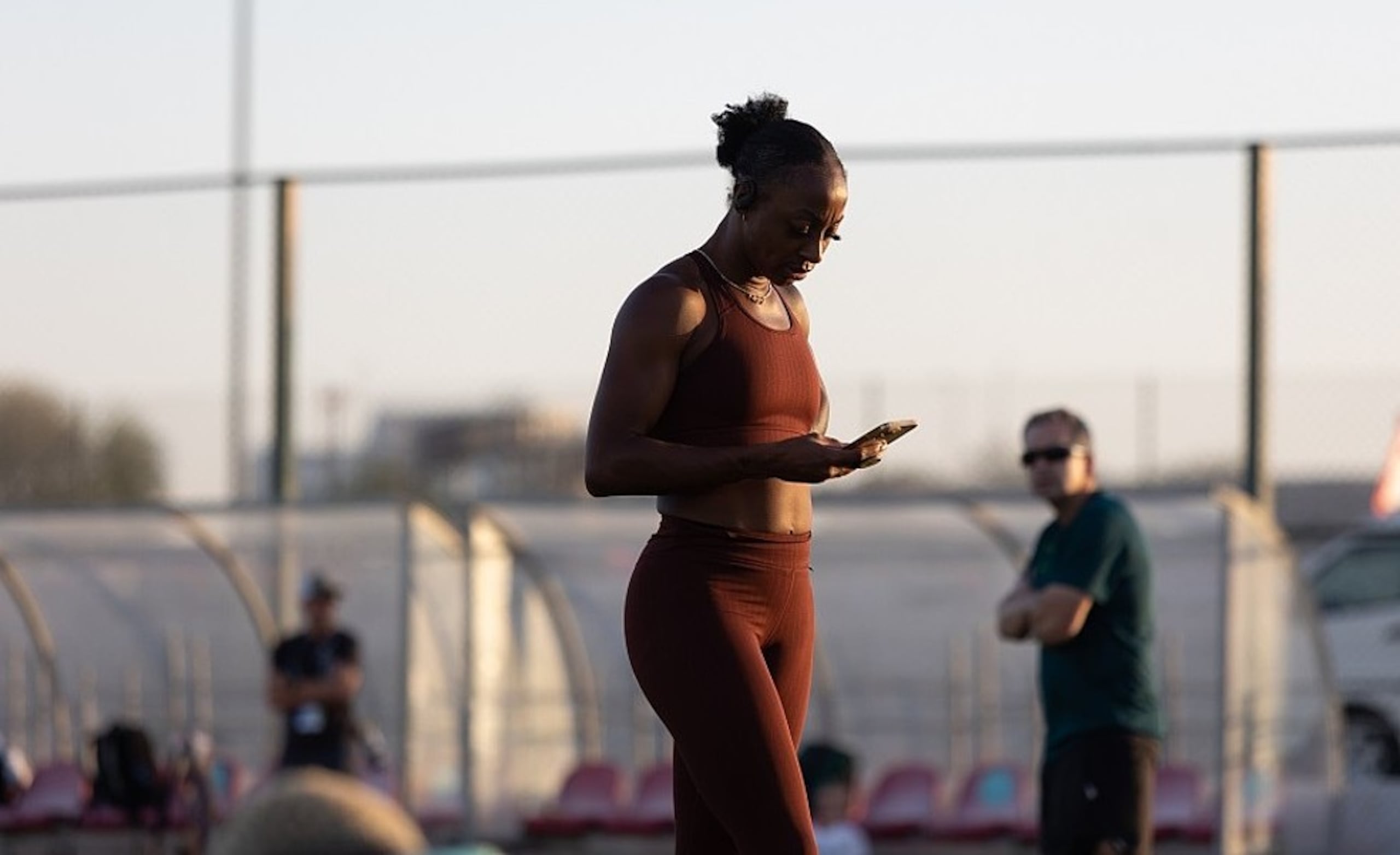 Jasmine en la pista de calentamiento de Qatar Sports Club (Jasmine Camacho Quinn/Instagram).