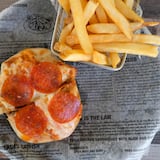 Aquí se sirve la pizza burger