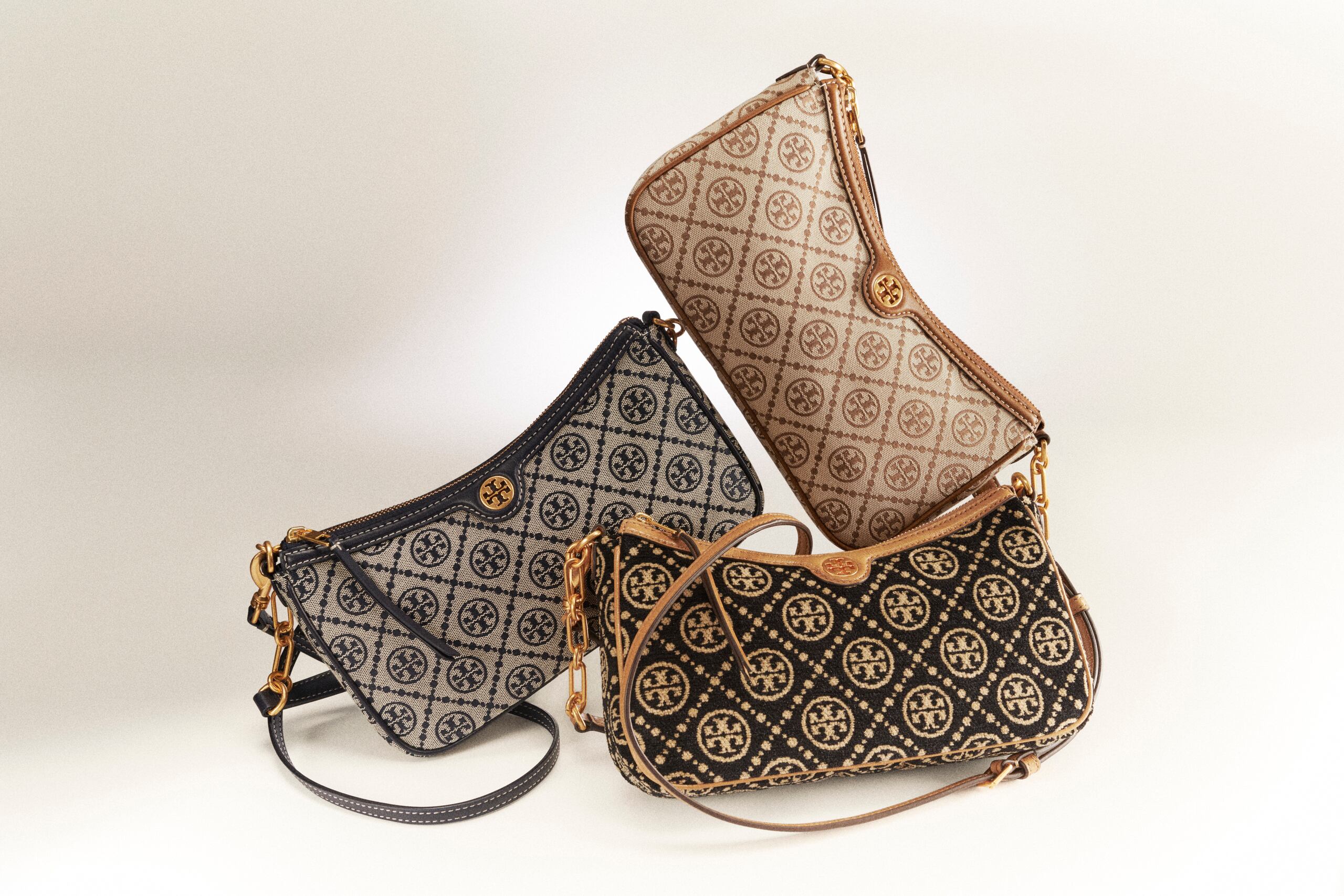 ¡Las T Monogram Bags serán un "statement" en tu vestir!