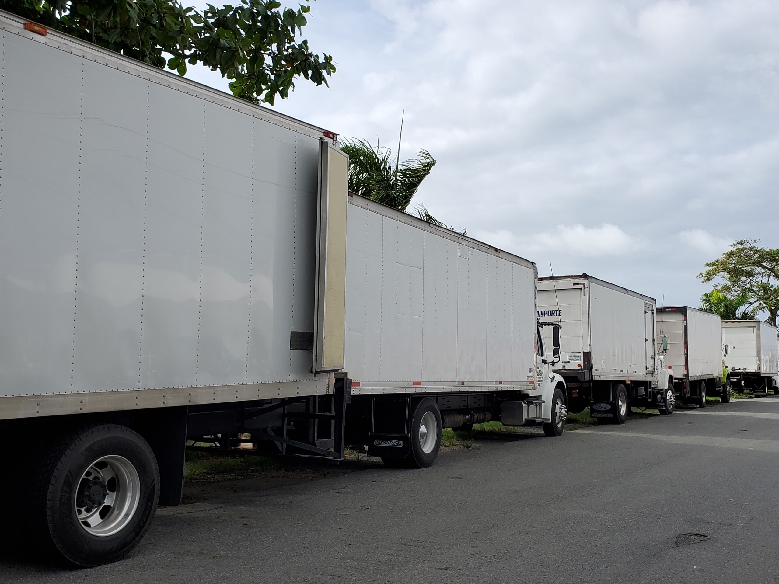 Paro de la organización Camioneros Unidos, en la marginal de la autopista PR-5, en reclamo a que les paguen las tarifas establecidas por ley.