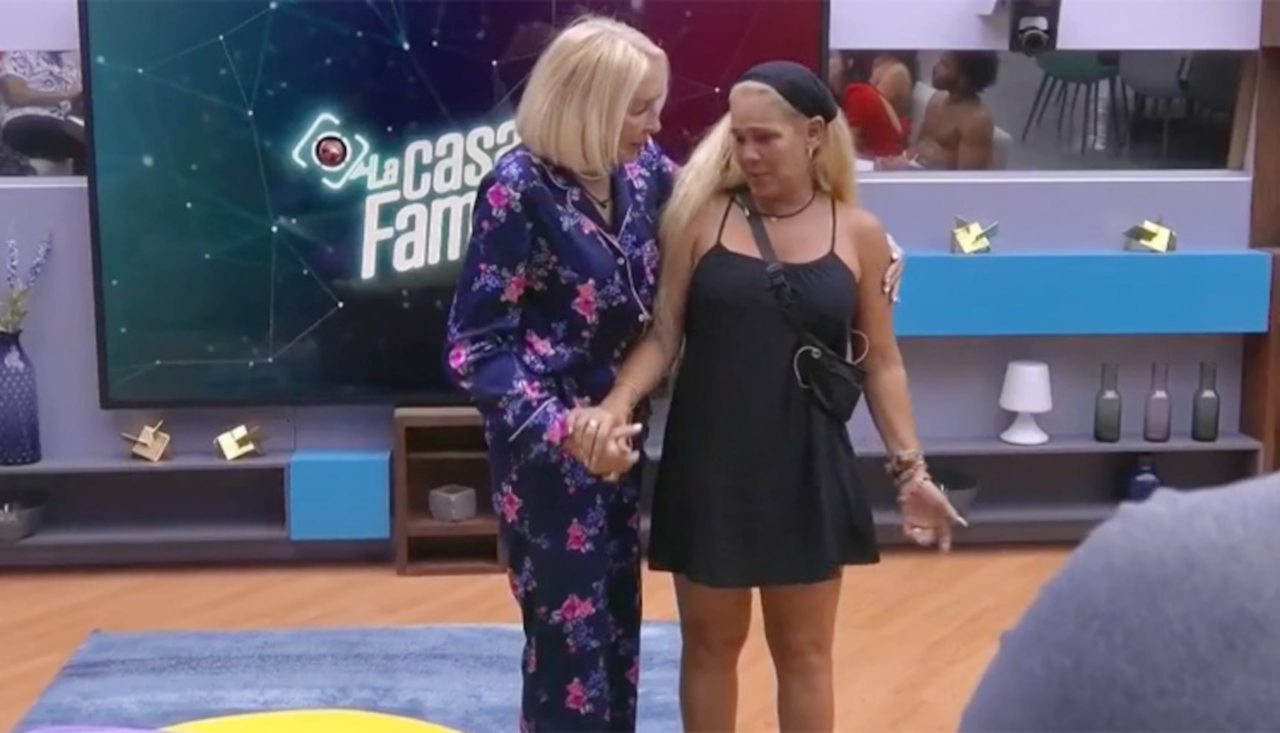 Laura Bozzo y Niurka Marcos en "La casa de los famosos".