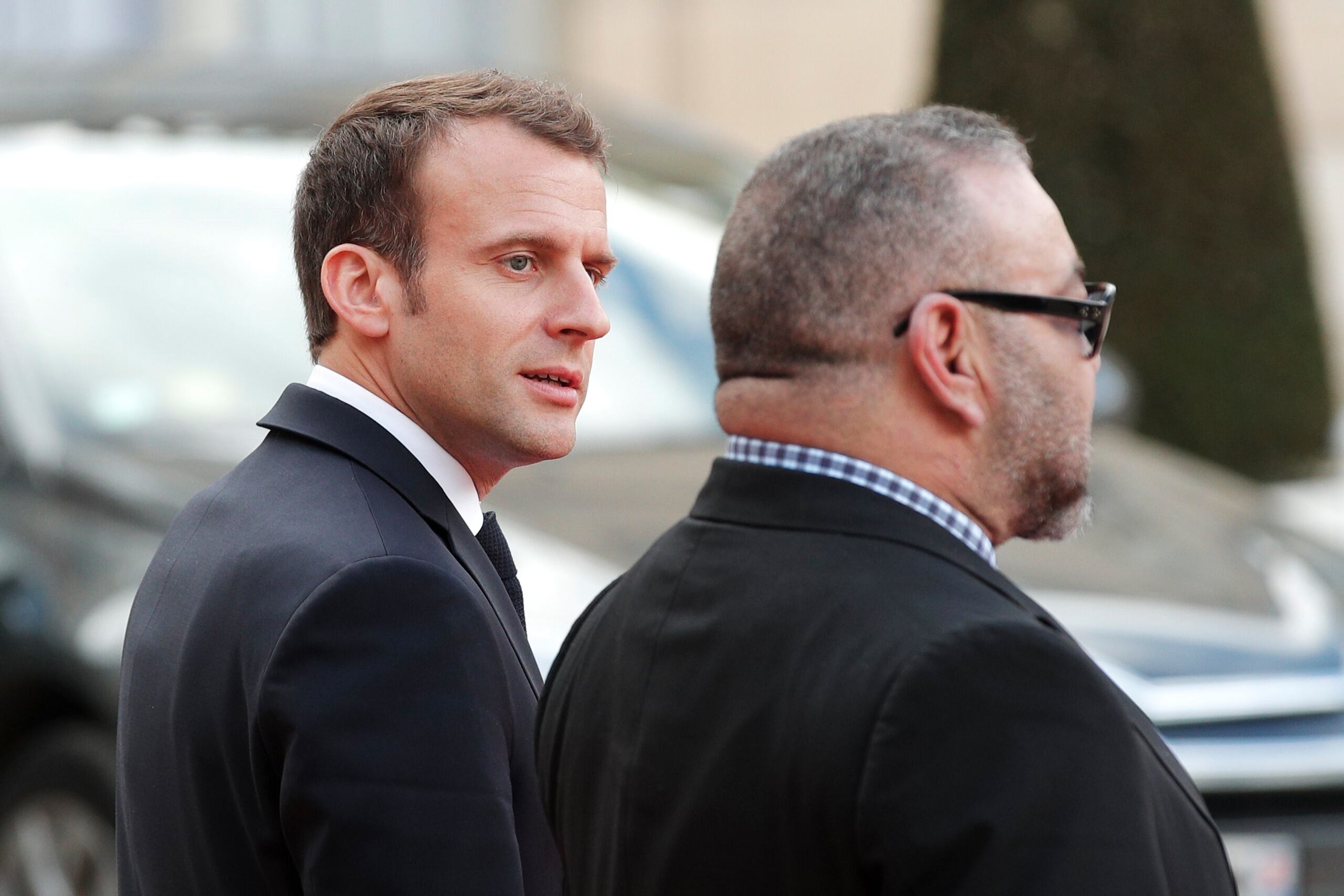 El presidente francés, Emmanuel Macron, y el rey Mohamed VI de Marruecos, en el Palacio del Elíseo. (EFE/ Yoan Valat)