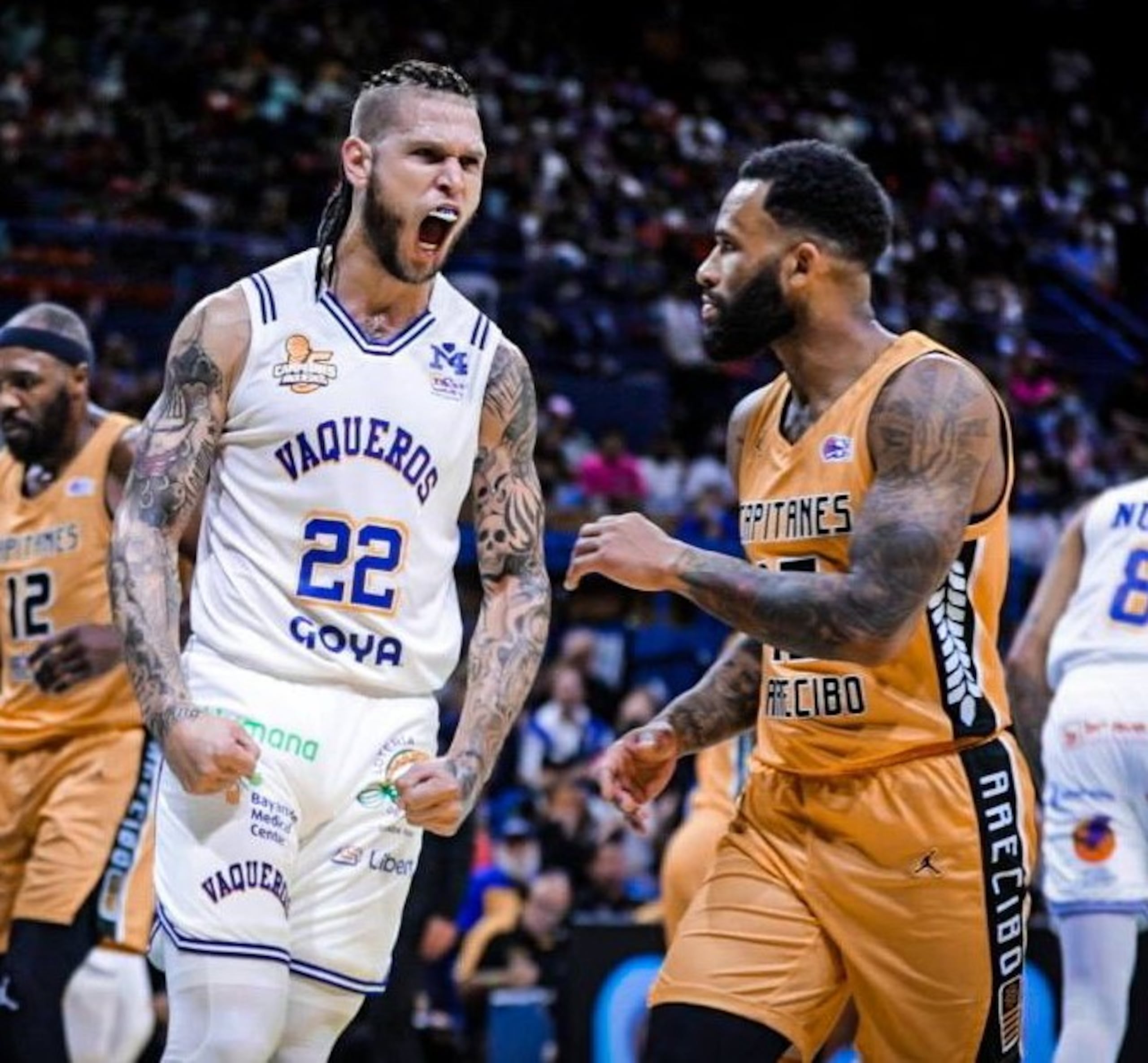 Los canasteros Benito Santiago Jr. (22), de Bayamón, y Walter Hodge Jr., de los capitanes de Arecibo, a la derecha, fueron los jugadores que más votos consiguieron para el Juego de Estrellas del BSN, según se anunció el jueves.