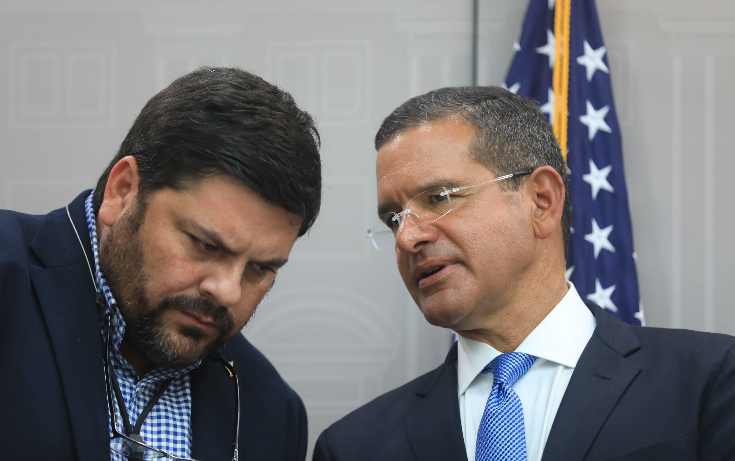 El secretario de Salud, Carlos Mellado, y el gobernador Pedro Pierluisi.