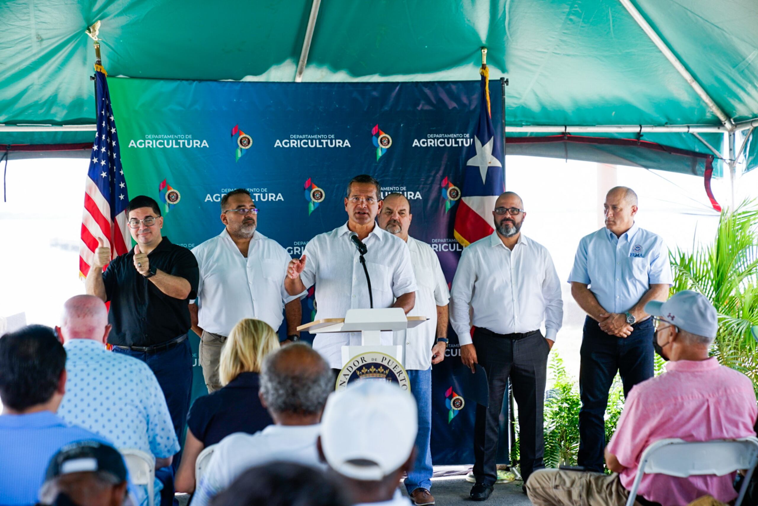 El gobernador Pedro Pierluisi inauguró la remodelada villa pesquera Los Machos, en Ceiba.