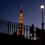 Luces de Torre Eiffel se apagarán más temprano para ahorrar energía