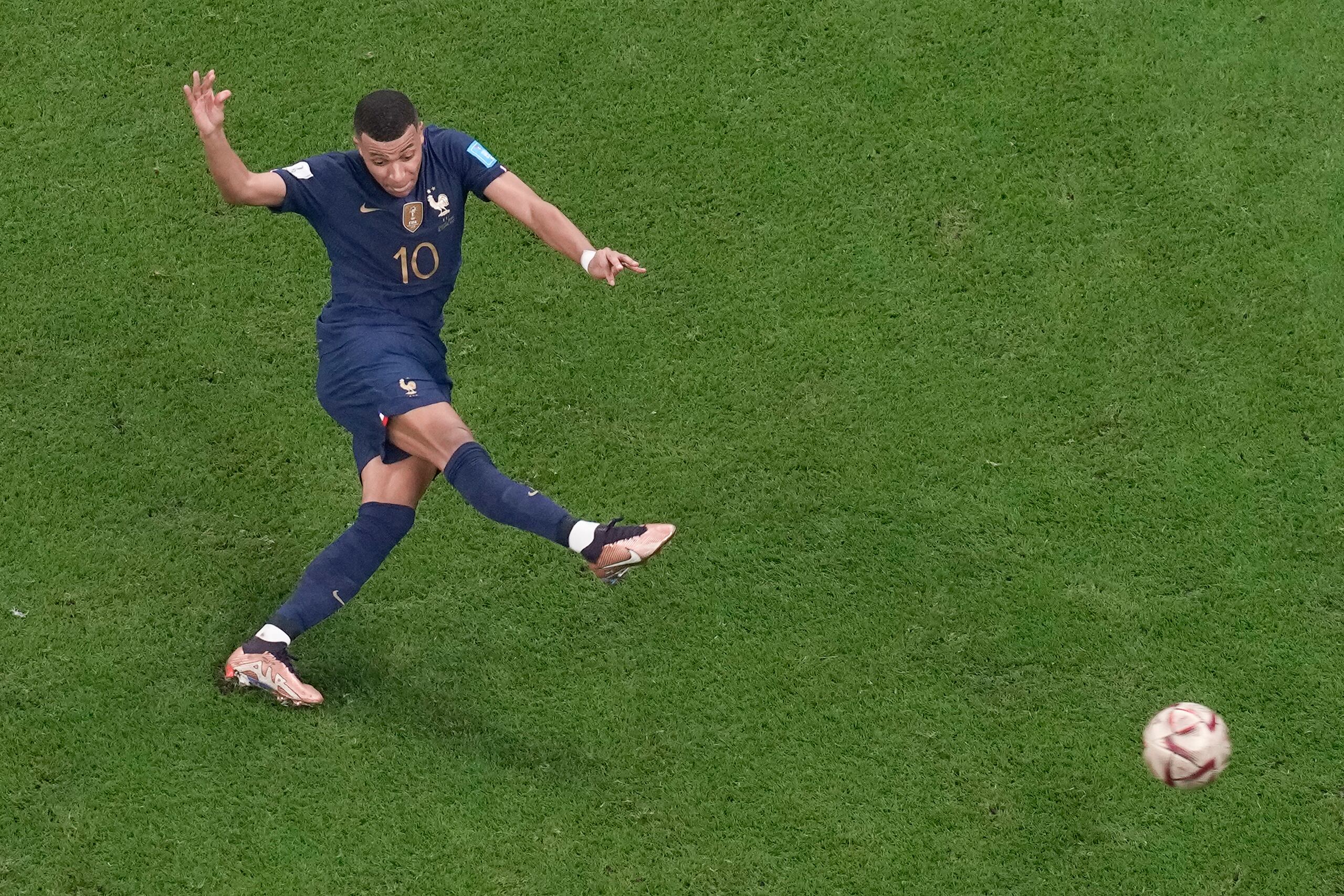 Kylian Mbappe solo descansó tres días entre haber jugar en la final de la Copa Mundial y unirse a su equipo en París.