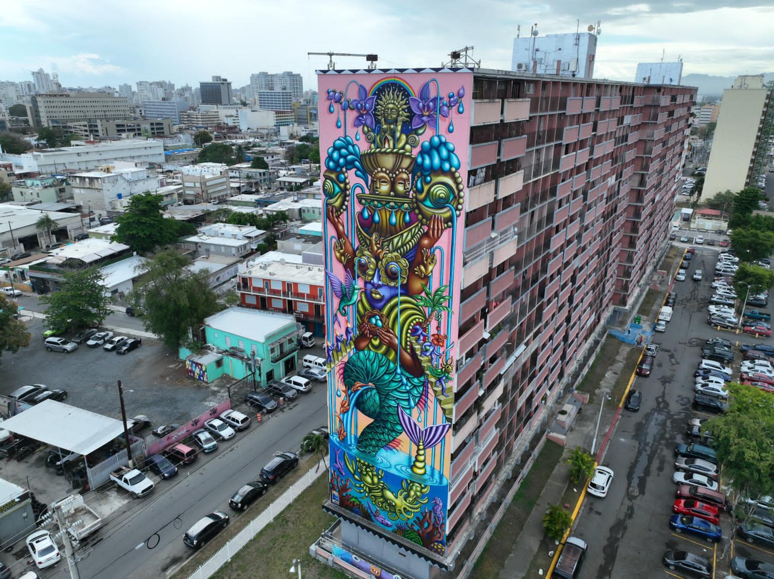 El mural "Como agua", Danae Brissonet, está inspirado en el teme musical con el mismo título.