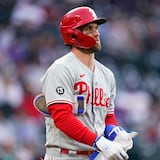 Bryce Harper recibió un pelotazo en la cara