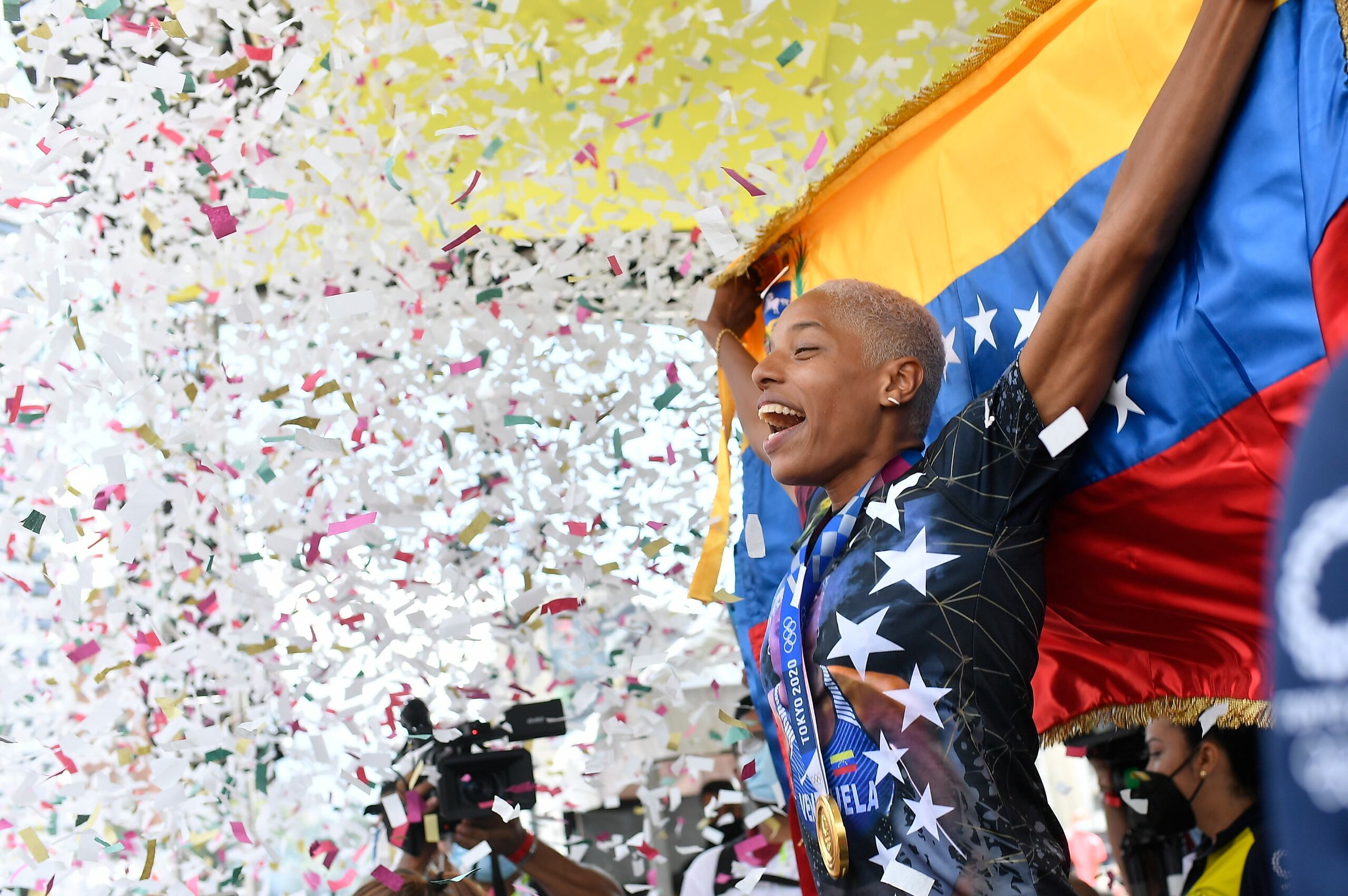 La venezolana Yulimar Rojas, campeona olímpica de salto triple en los Juegos de Tokio 2020, es recibida en su país, el martes 14 de septiembre de 2021.