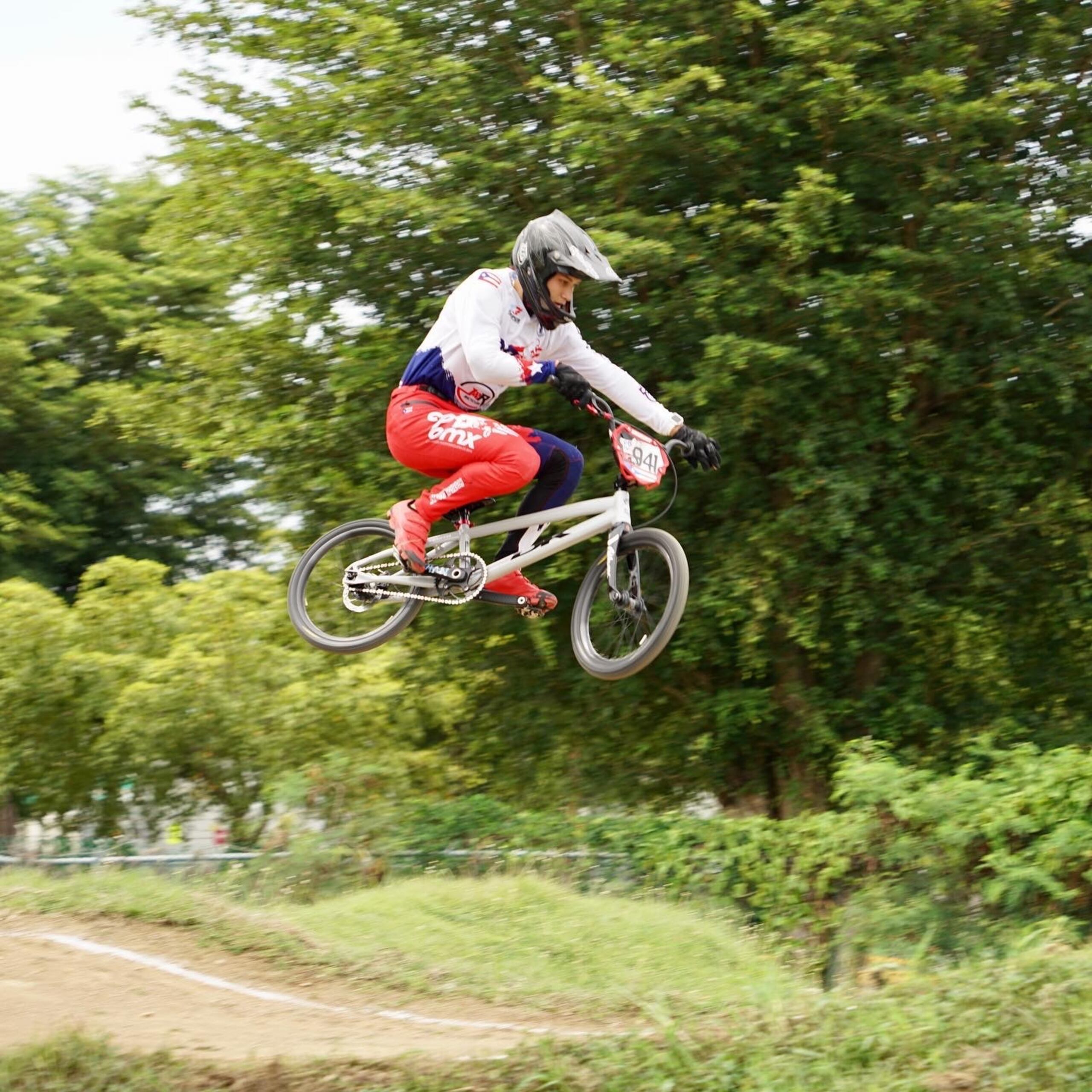 Aunque comenzó a participar en el BMX alrededor del 2014, Tran Rivera vio decaer el BMX en Puerto Rico y se dedicó a otros deportes. Regresó de lleno hace poco más de un año.