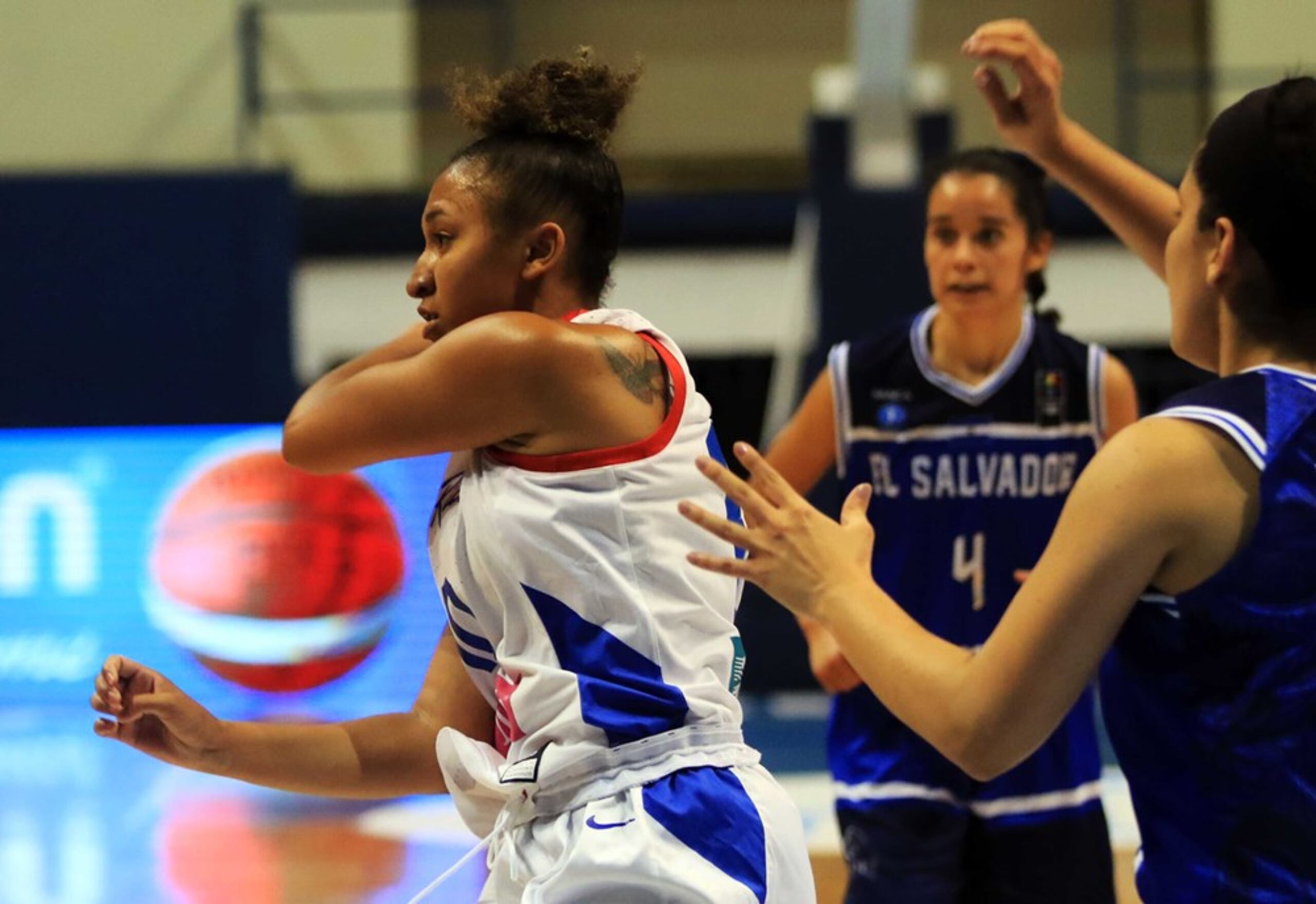 Jada Stinson encabeza la ofensiva de Puerto Rico con 18.3 tantos por juego en su primera experiencia con el programa nacional.