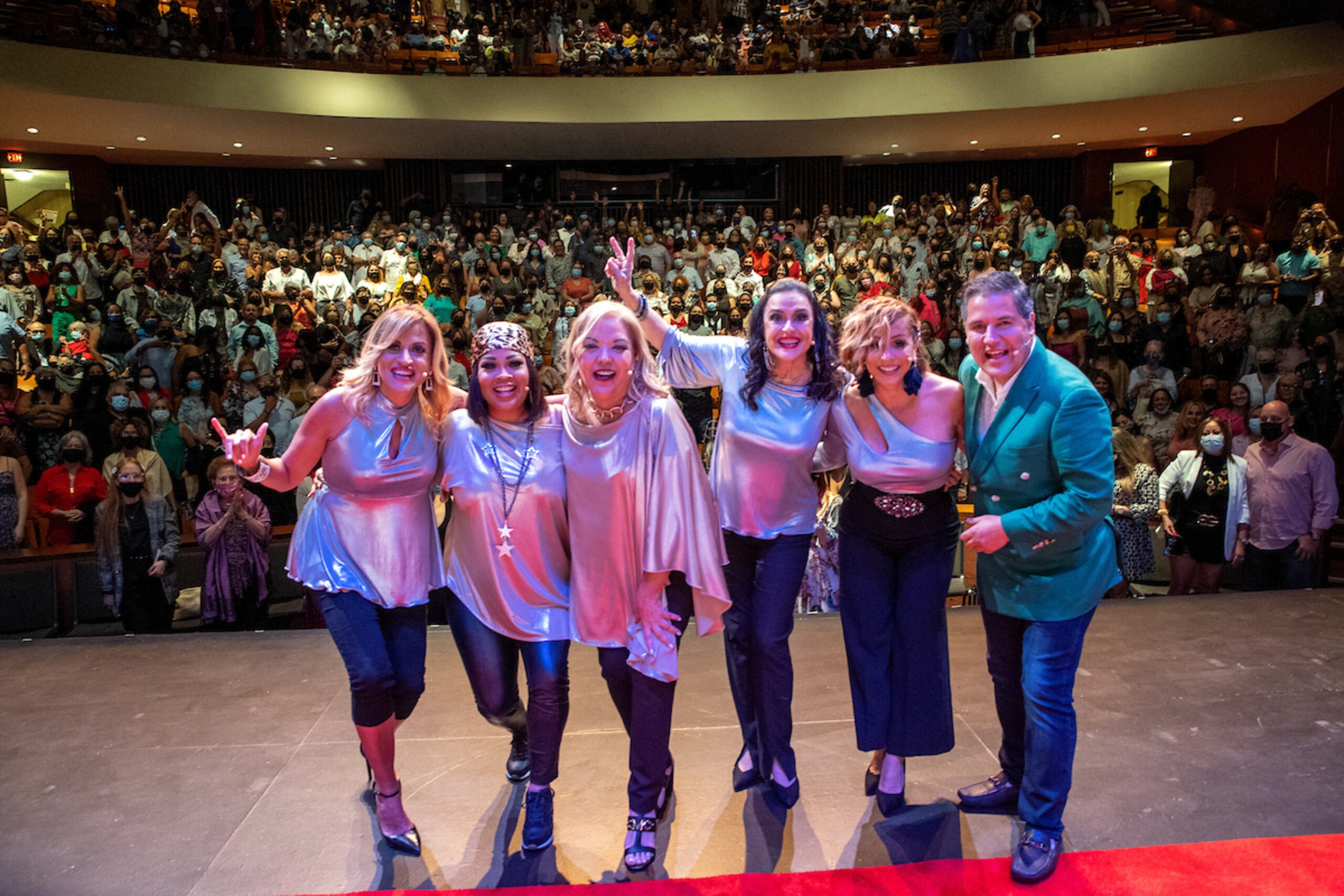 Aixa, Lizmarie, Uka, Marilyn, Gisselle y Normando en "Titantos".