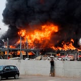 Estalla incendio en puerto de Beirut