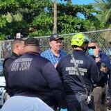 Policía Municipal de San Juan arresta hombres atrincherados en una guagua en Ocean Park 