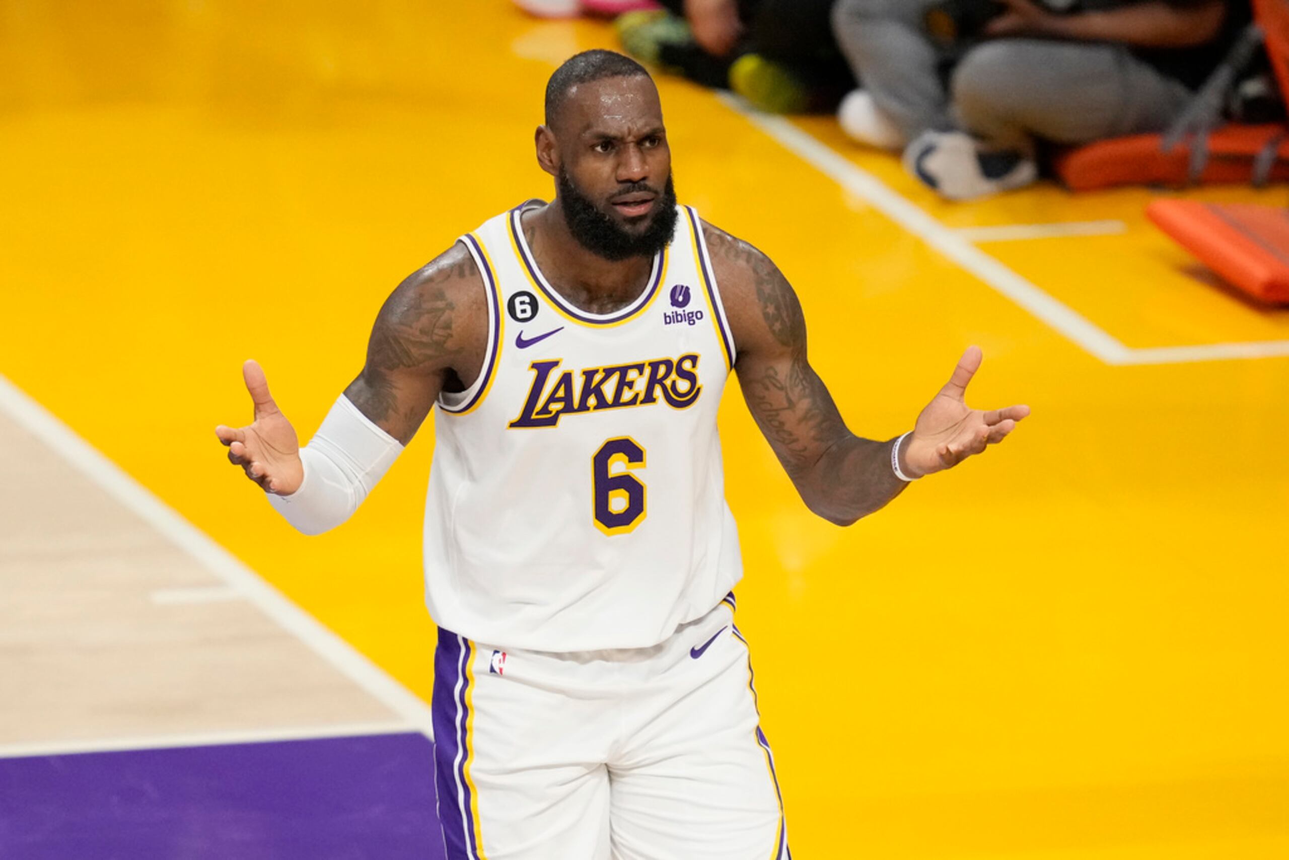 Al menos a los Lakers les queda el consuelo de que en los tres partidos pelearon el triunfo prácticamente hasta el final. En la foto, LeBron James.