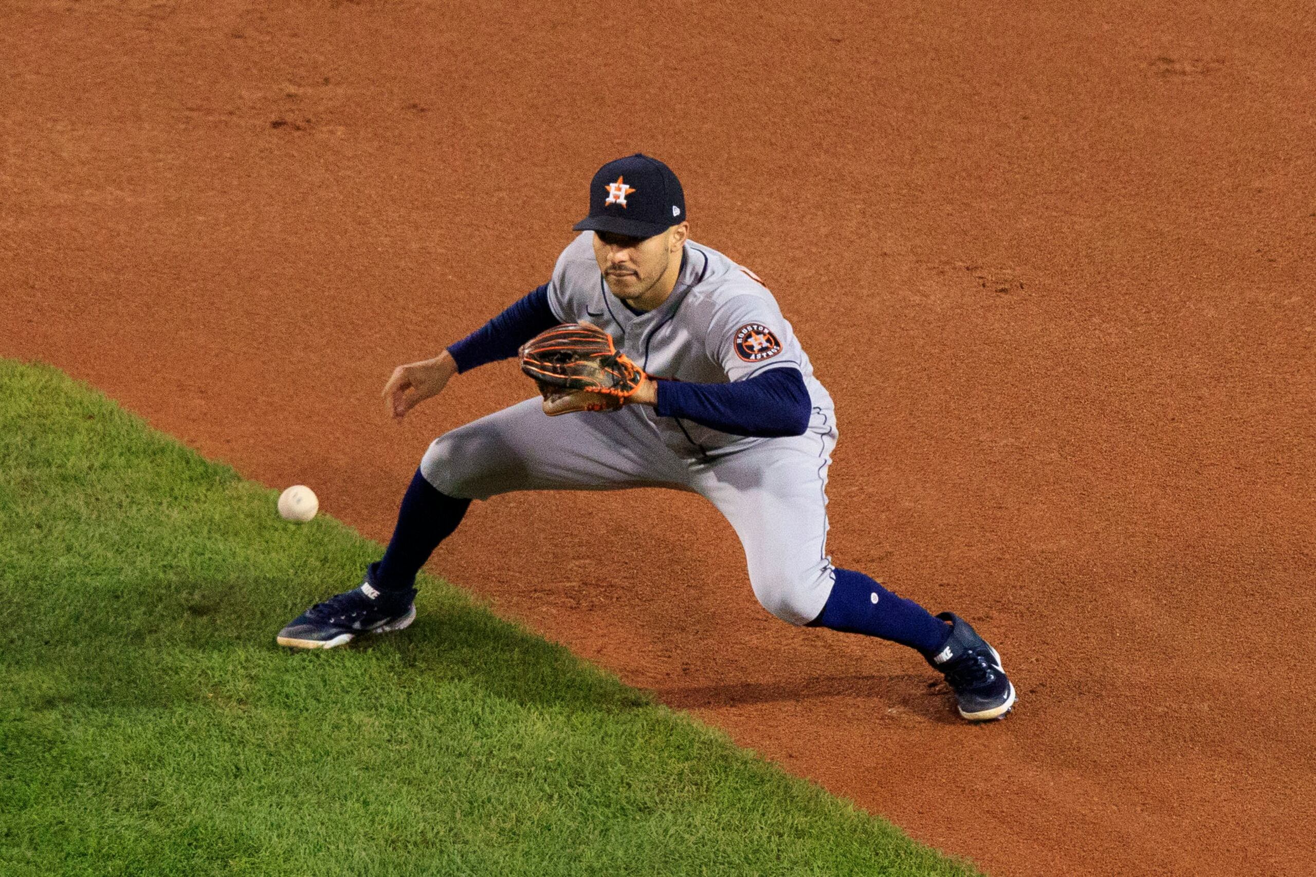 Carlos Correa nunca ha ganado un Guante de Oro.