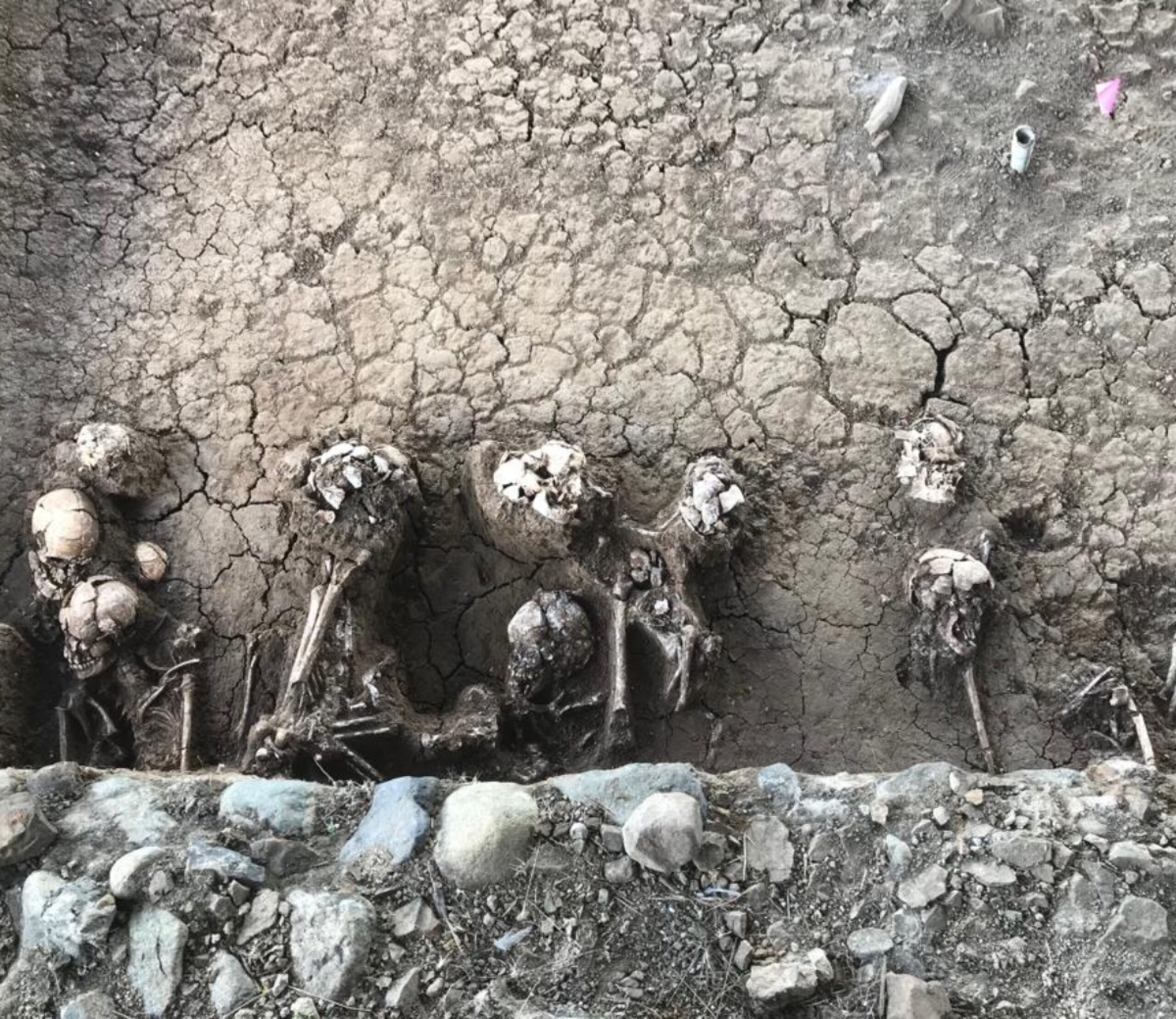 Antiguo cementerio con osamentas en Cayey.