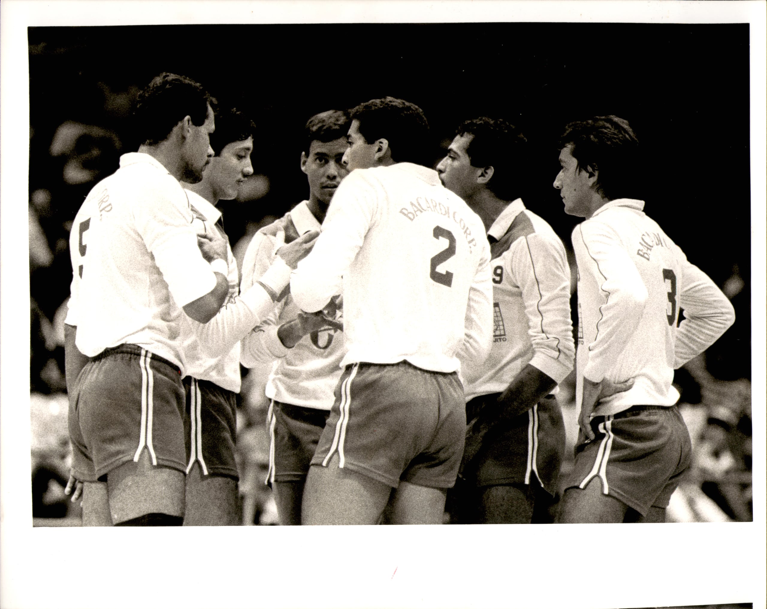 El voleibol de la década de los '80 fue de alto nivel competitivo entre jugadores nativos. De esos años, 11 jugadores en ambas ramas serán exaltados en abril.