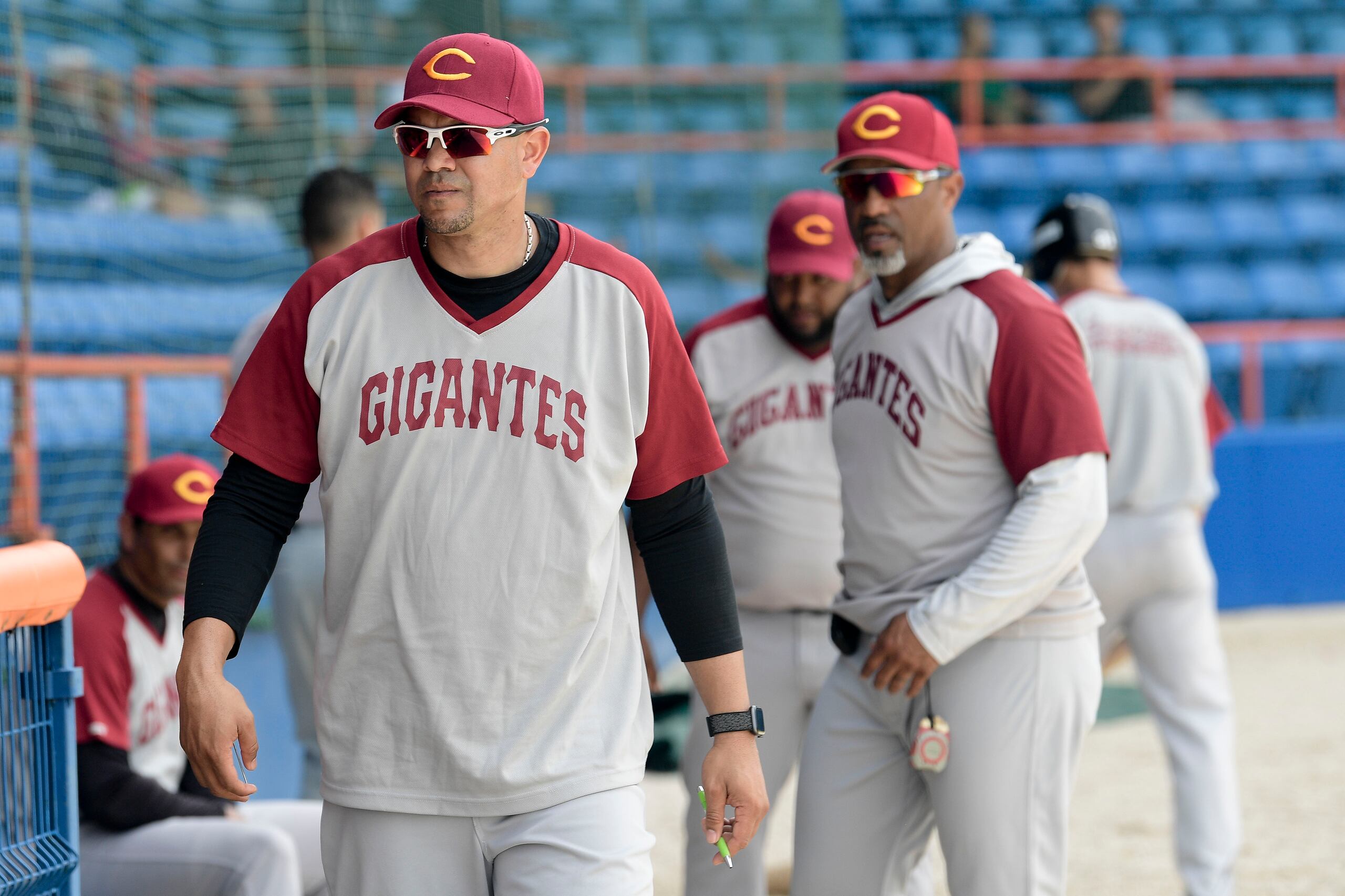 El exdirigente de los Gigantes de Carolina y coach de los Astros de Houston, Alex Cintrón, es uno de los candidatos que los Cangrejeros de Santurce evalúan para la posición de dirigente.