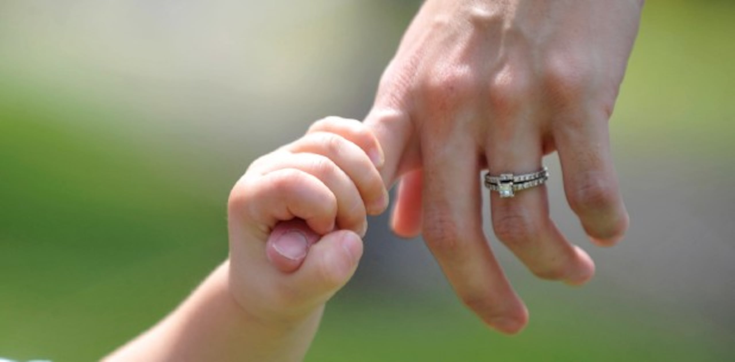 Por eso, en este Día de las Madres, junto a su regalo tecnológico no olvide enseñarle a mamá un par de consejos para resguardar sus datos e información privada en su móvil o tableta. (Archivo)