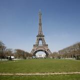 Torre Eiffel reabre en julio después de ocho meses cerrada