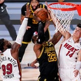 Carlos Arroyo defiende decisión de Lebron James de pasarle el balón a Danny Green