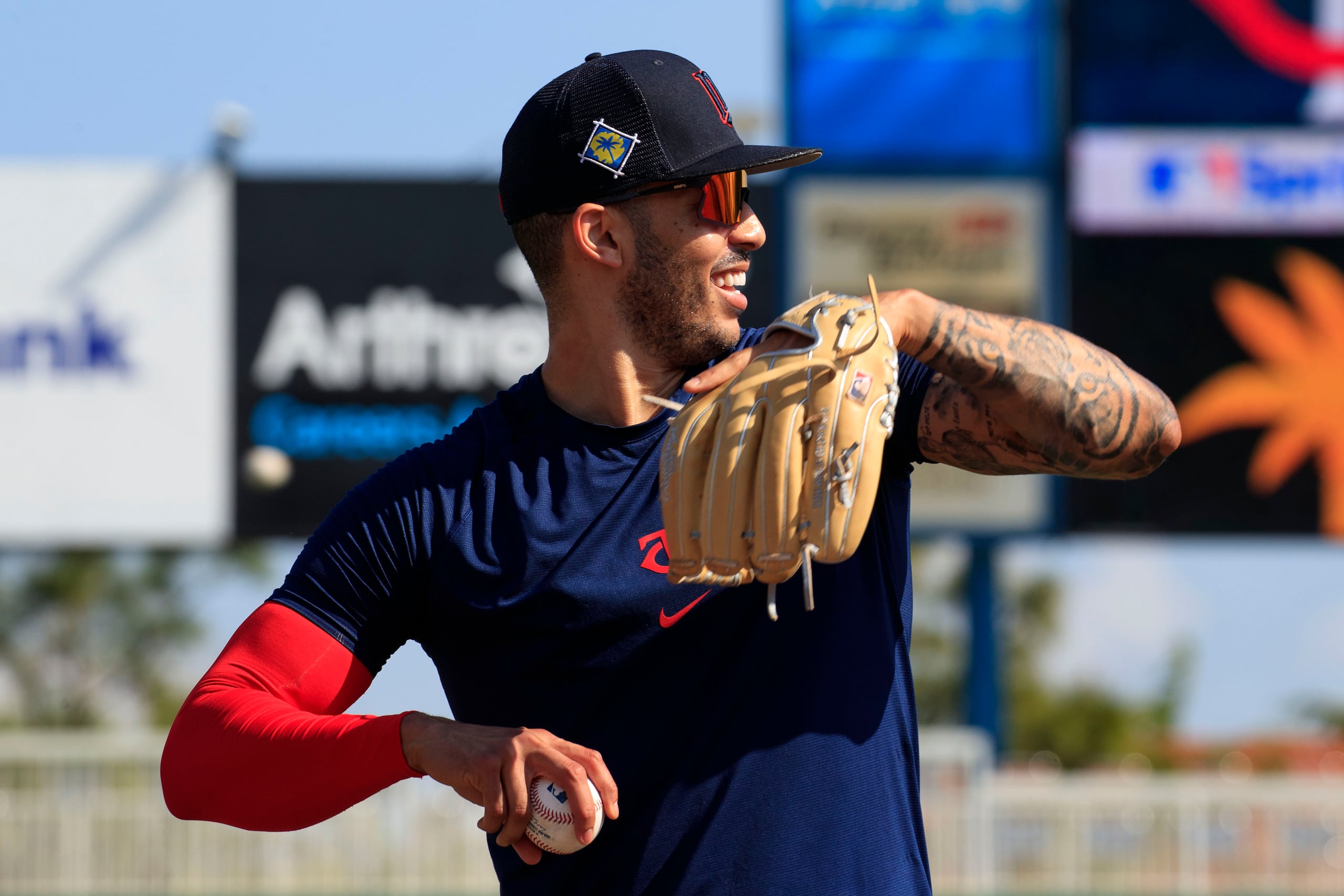 Por primera vez en su carrera, el santaisabelino Carlos Correa vestirá un uniforme distinto al de los Astros de Houston.