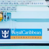 Pasajeros de barco de Royal Caribbean dan positivo a COVID-19