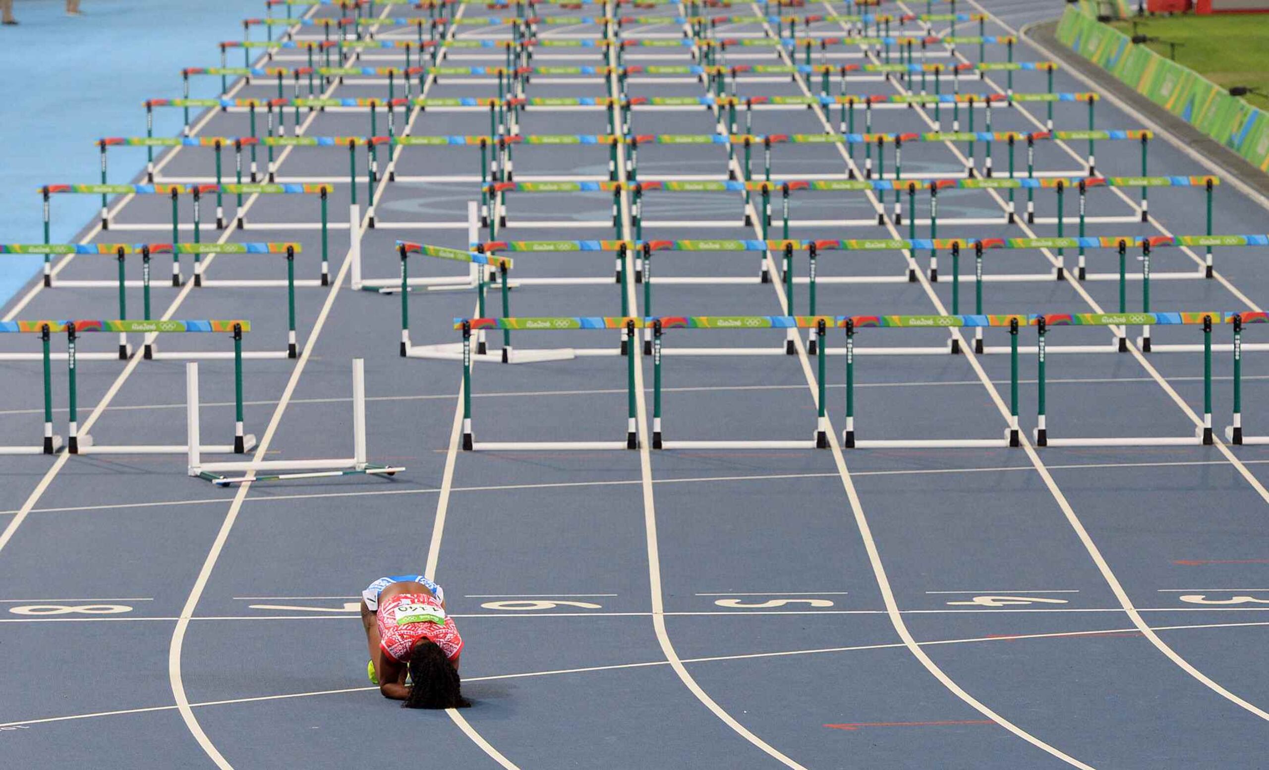 Jasmine Quinn Camacho no pudo avanzar a la final de los 100 metros con vallas de los Juegos Olímpicos de 2016.