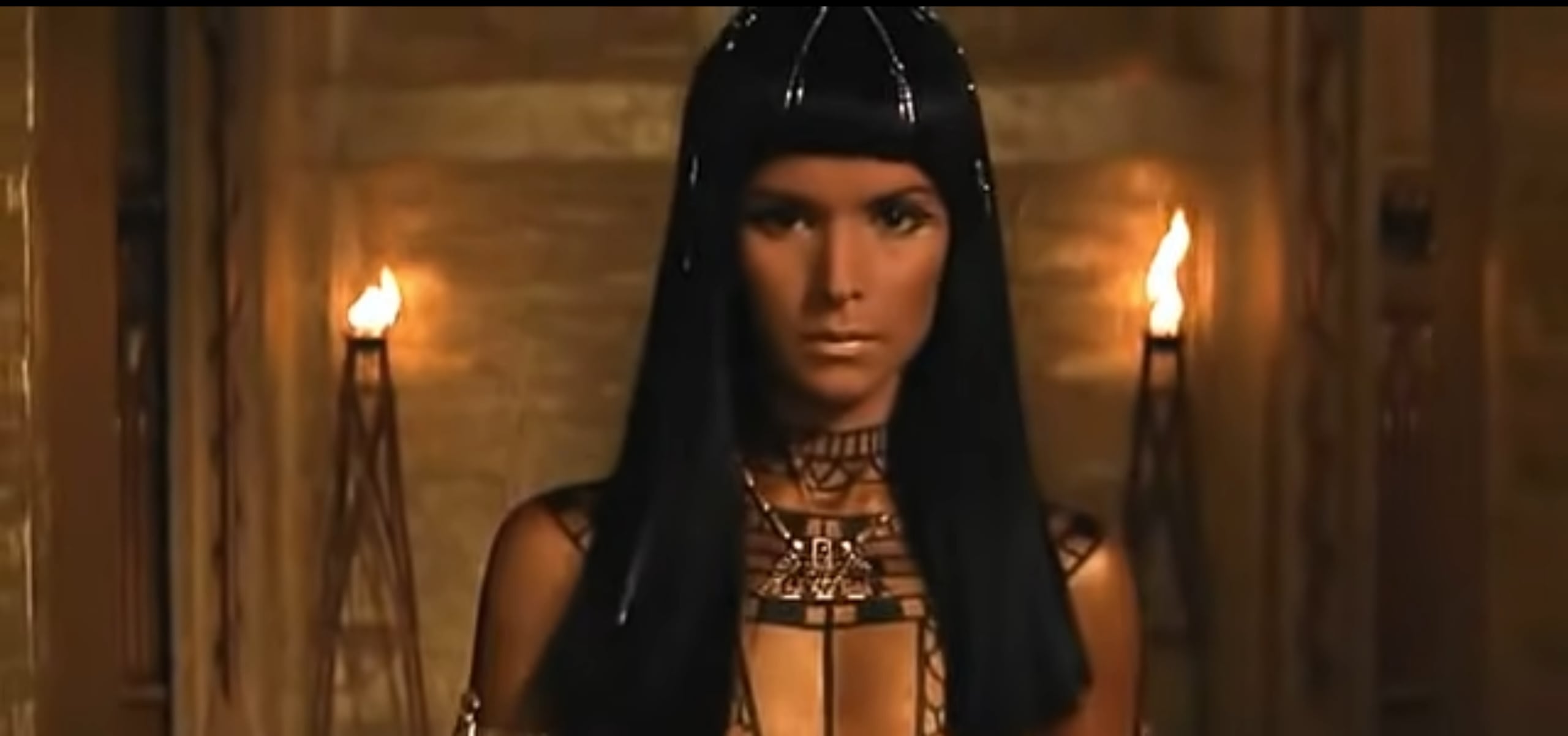 Patricia Velásquez, quien se destacó en la década de los 90 como modelo, destelló al interpretar a Anck-Su-Namun, tentación del villano Imhotep, en la película "The Mummy".