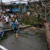 Potente tifón deja al menos tres muertos en Filipinas