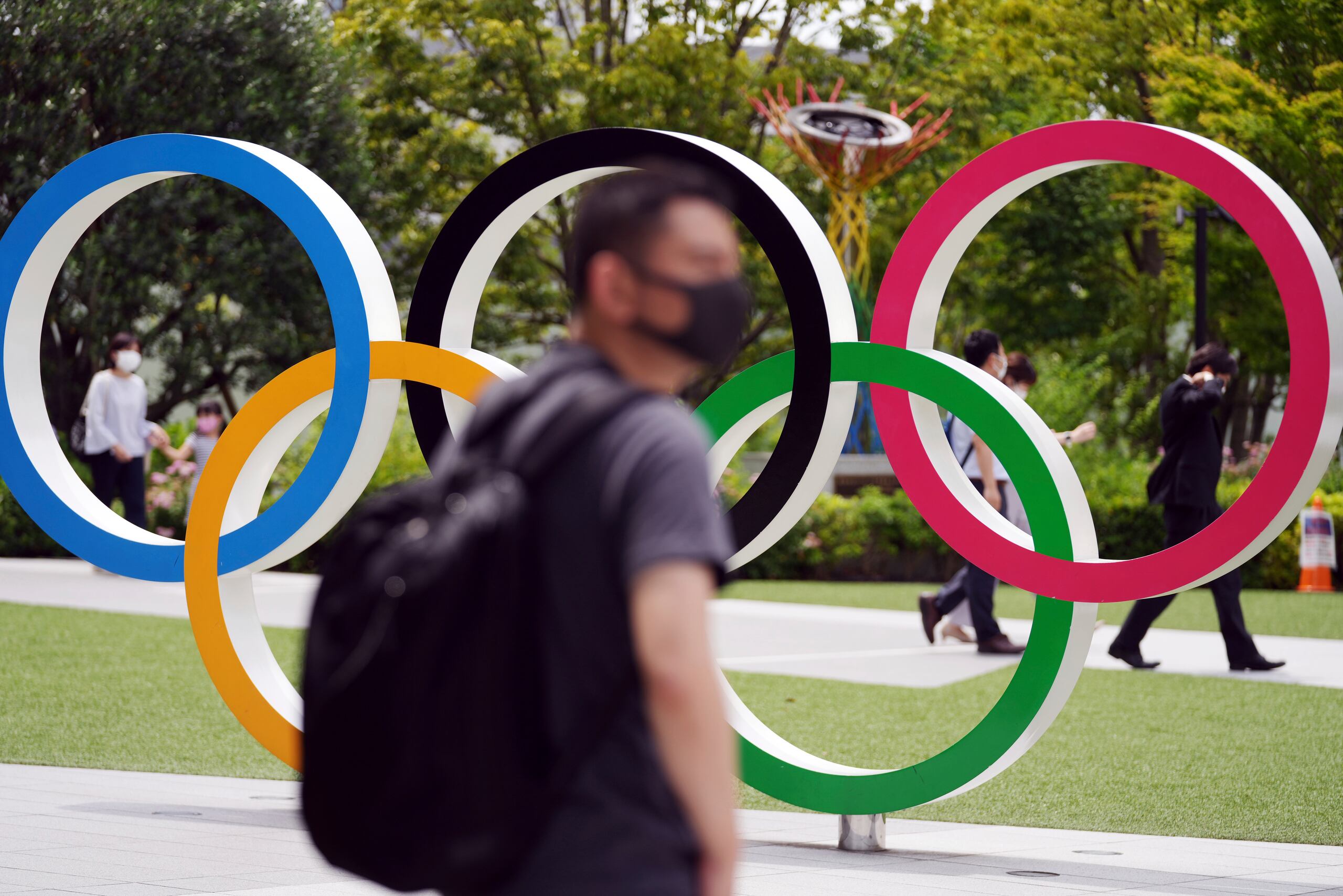 Los periodistas y otros visitantes que lleguen a Japón para la Olimpiada podrían ser monitoreados por GPS para asegurar que cumplan con la cuarentena de 14 días.