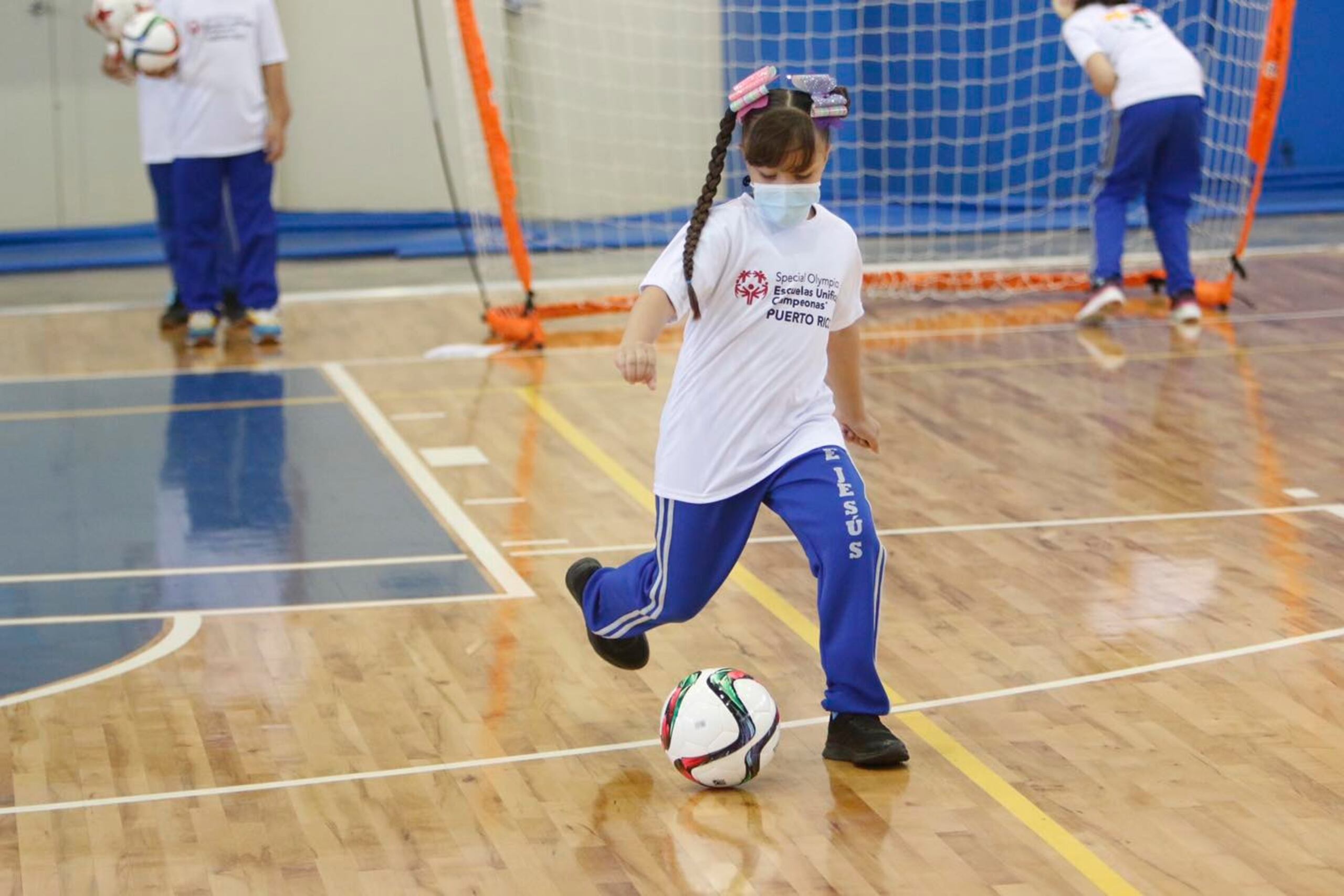 El proyecto integró estaciones deportivas y recreativas, en las que participaron estudiantes con y sin discapacidad intelectual procedentes de 12 escuelas inscritas.