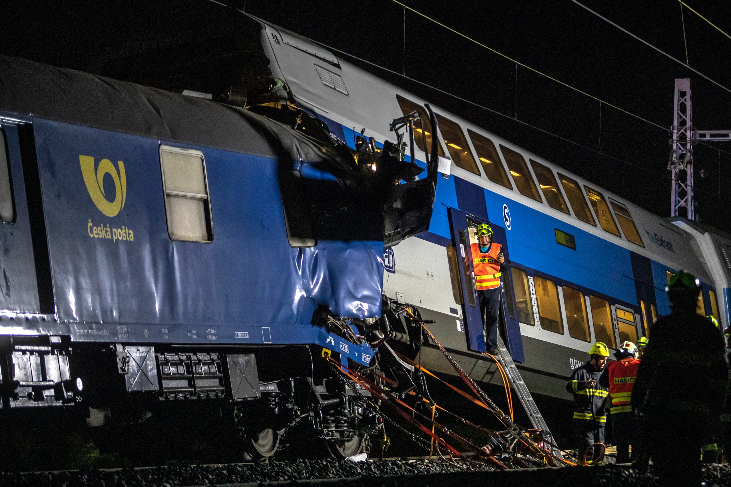 Los Servicios de Emergencia de Boston (EMS) indicaron en su cuenta de Twitter que 23 personas fueron transportadas a varios hospitales después del accidente.