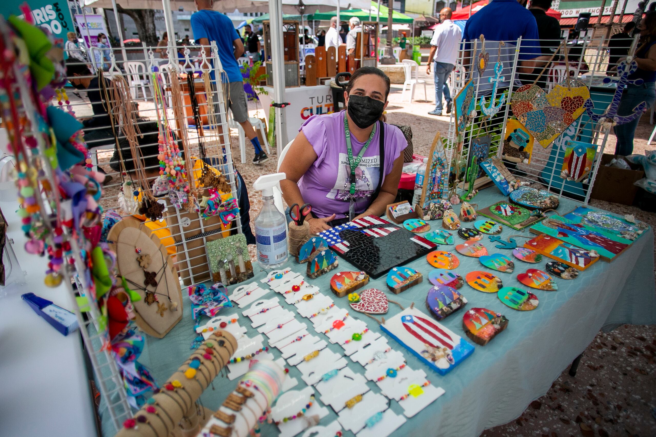 Los asistentes disfrutaron de diversa artesanía.