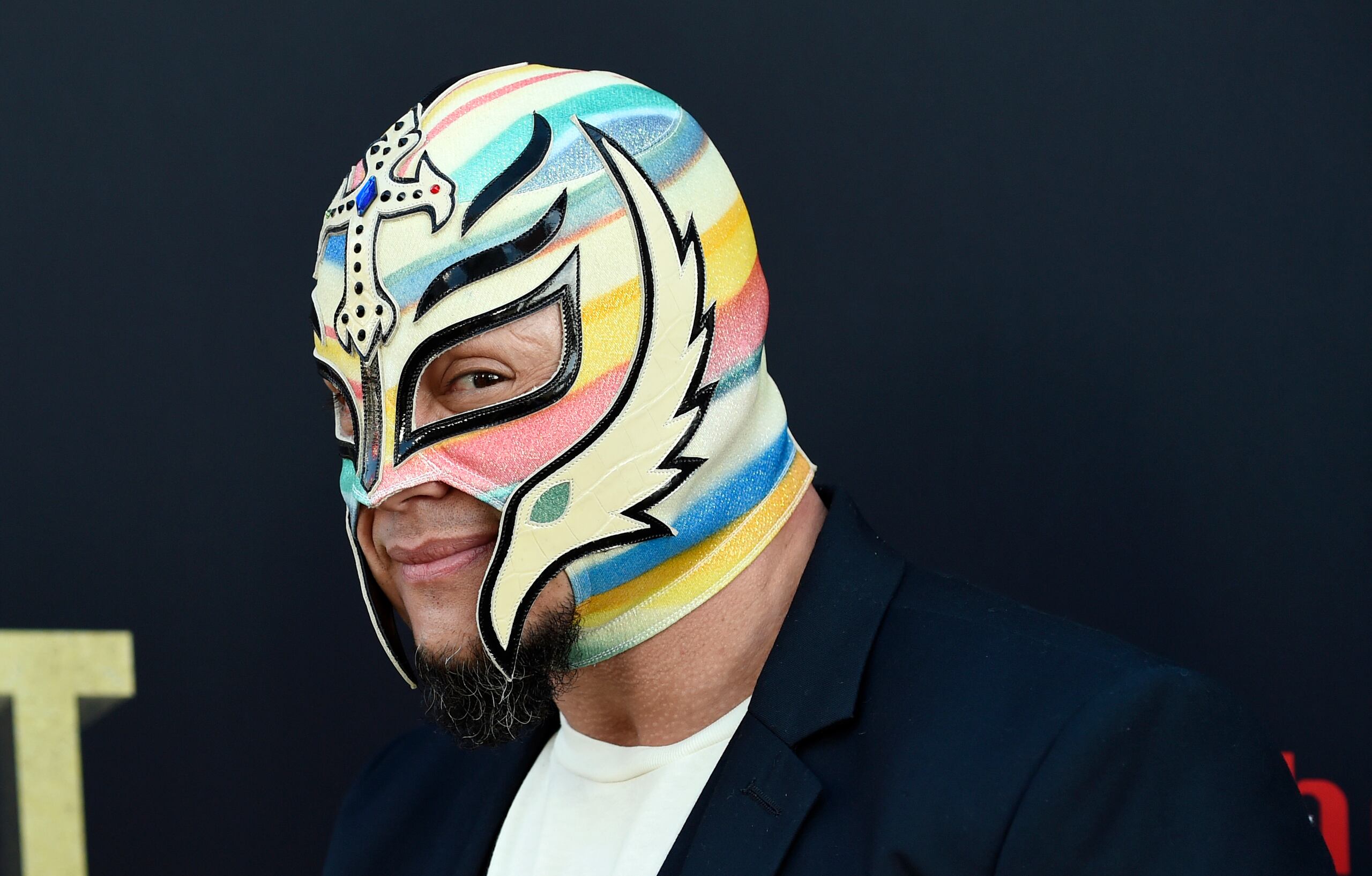 El luchador profesional Rey Mysterio decora la portada del vídeo juego WWE 2K22.