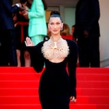 Sobresaliente Bella Hadid en Cannes con un arriesgado vestido joya 