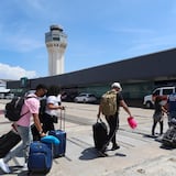 Gobernador admite que hay áreas del aeropuerto que “dejan mucho que desear”